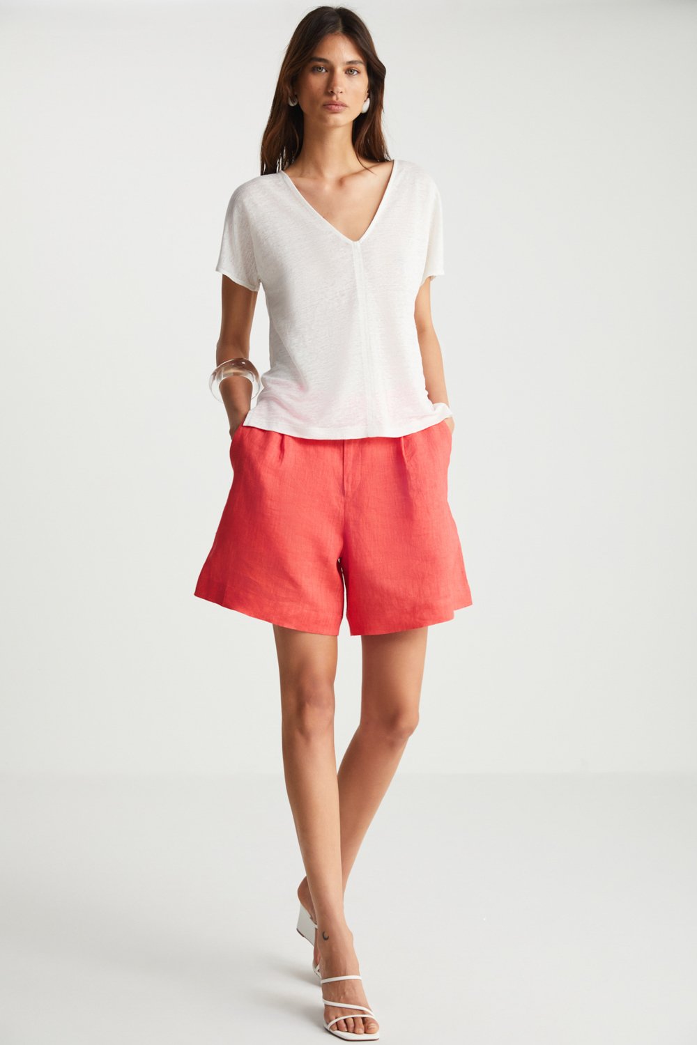 Boneqa Barcelona-V Yaka Ekru Tişört-T-Shirts-2-Milagron.com