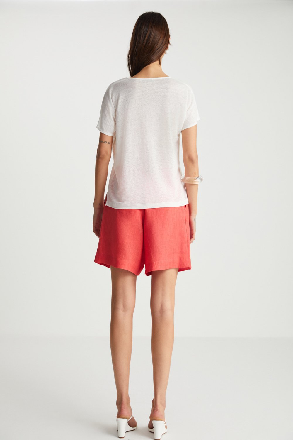 Boneqa Barcelona-V Yaka Ekru Tişört-T-Shirts-3-Milagron.com