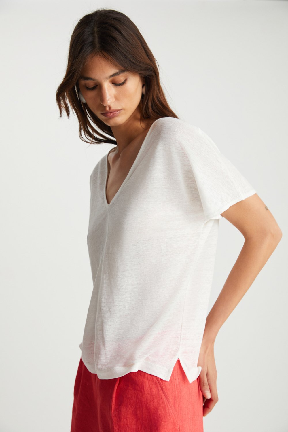 Boneqa Barcelona-V Yaka Ekru Tişört-T-Shirts-5-Milagron.com