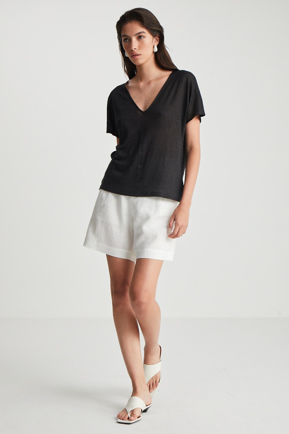 Boneqa Barcelona-V Yaka Keten Siyah Tişört-T-Shirts-1-Milagron.com