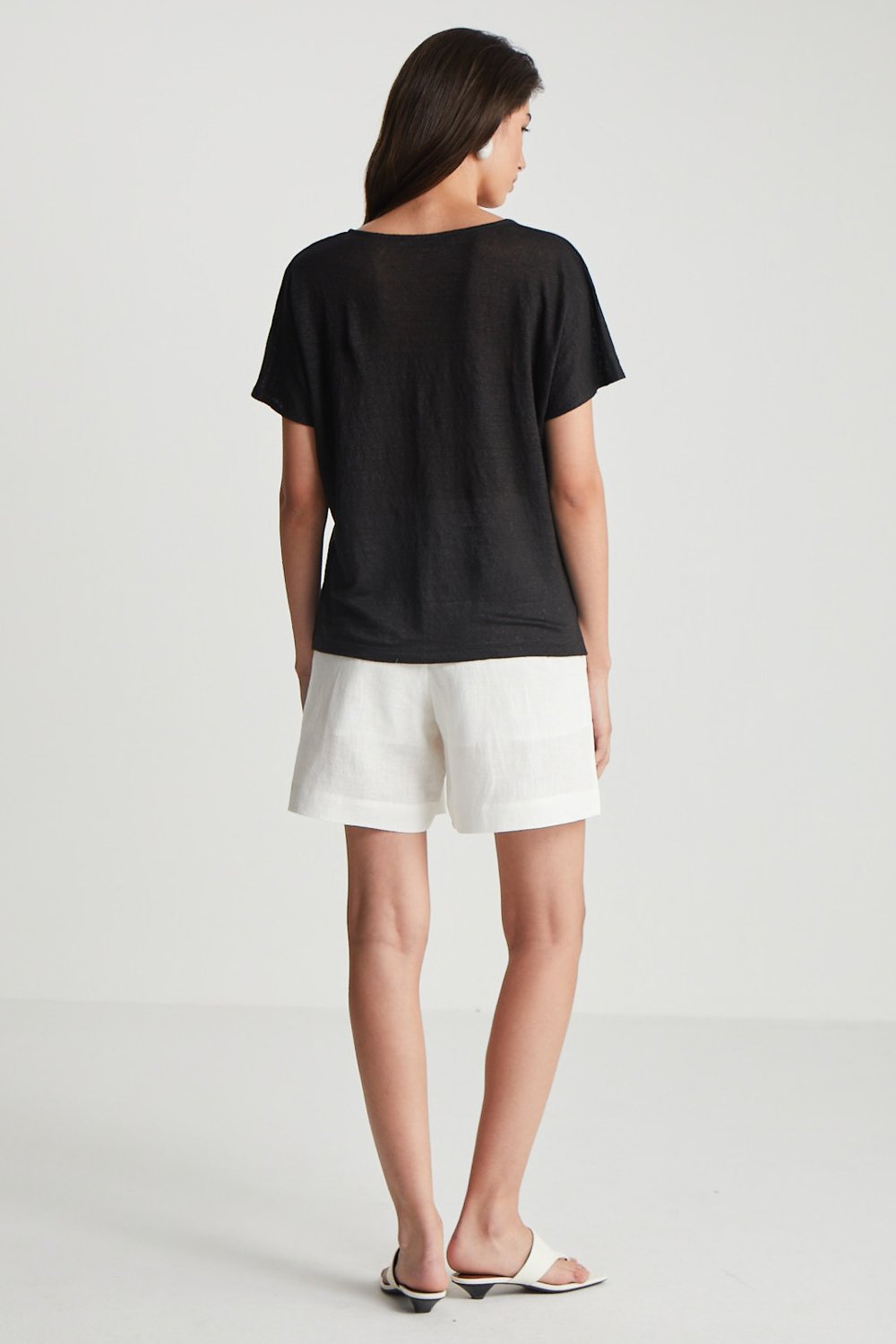 Boneqa Barcelona-V Yaka Keten Siyah Tişört-T-Shirts-2-Milagron.com