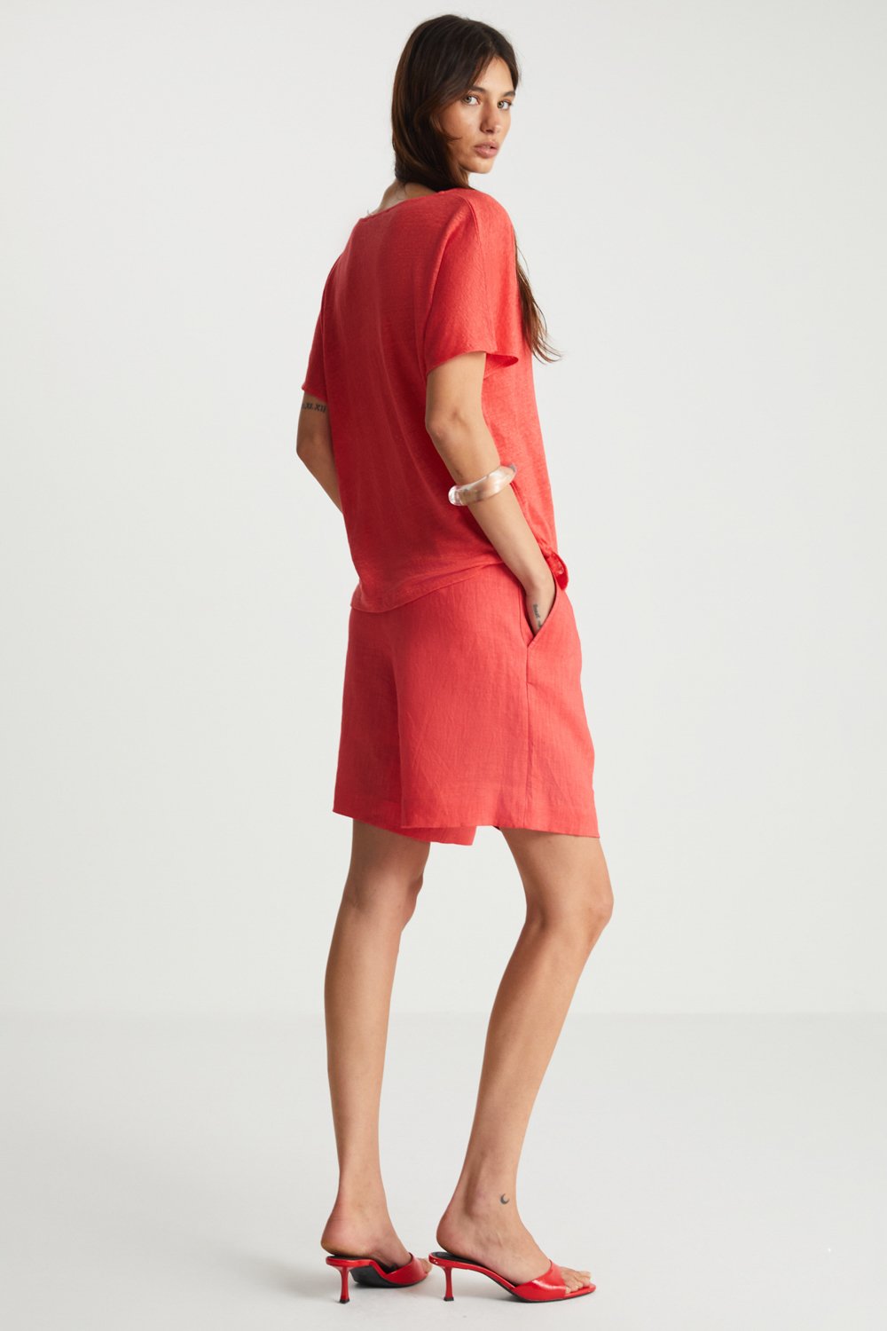 Boneqa Barcelona-V Yaka Kırmızı Tişört-T-Shirts-3-Milagron.com