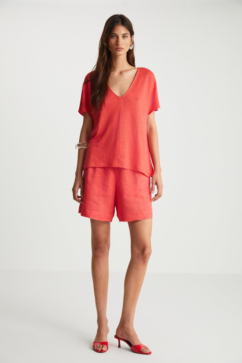 Boneqa Barcelona-V Yaka Kırmızı Tişört-T-Shirts-5-Milagron.com