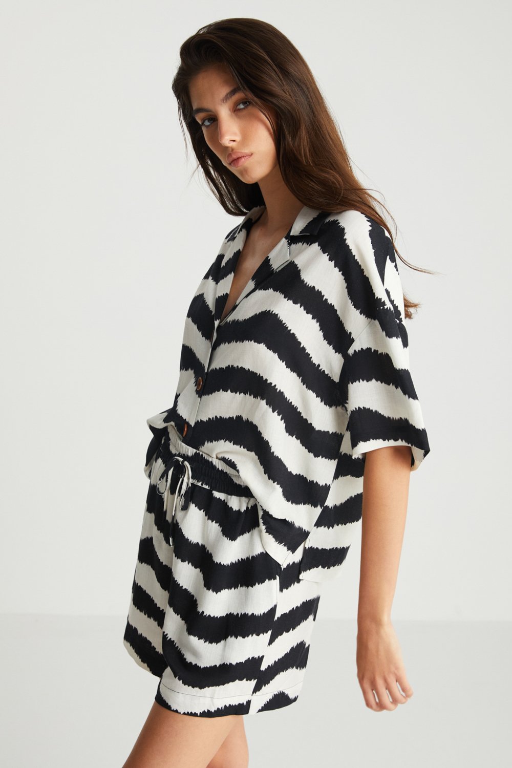 Boneqa Barcelona-Zebra Desenli Şort-Şort-3-Milagron.com