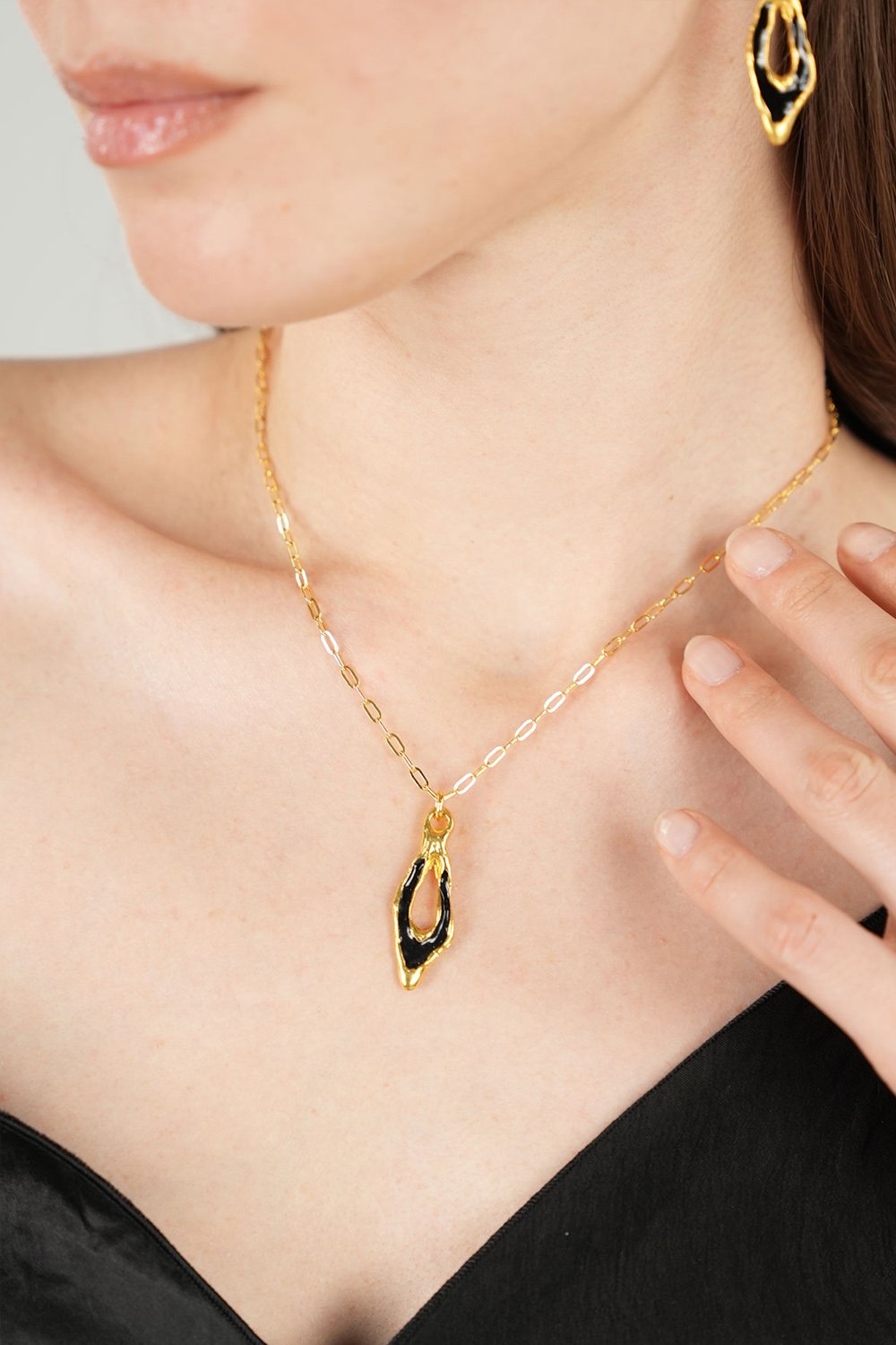 Brambuta-Enki Siyah Mineli Gold Small Kolye-Kolye-1-Milagron.com