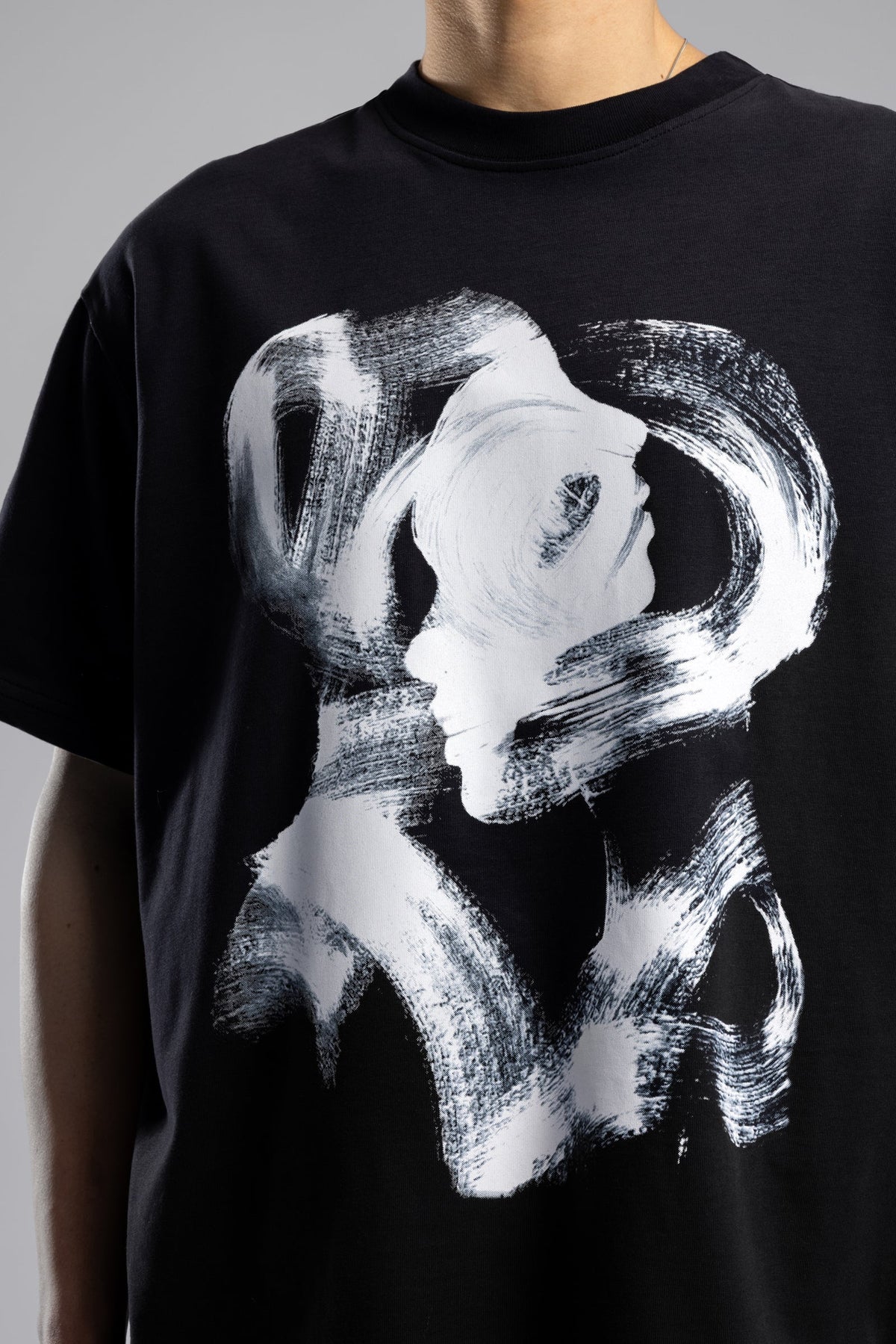 Soyut Yüz Baskılı T-Shirt
