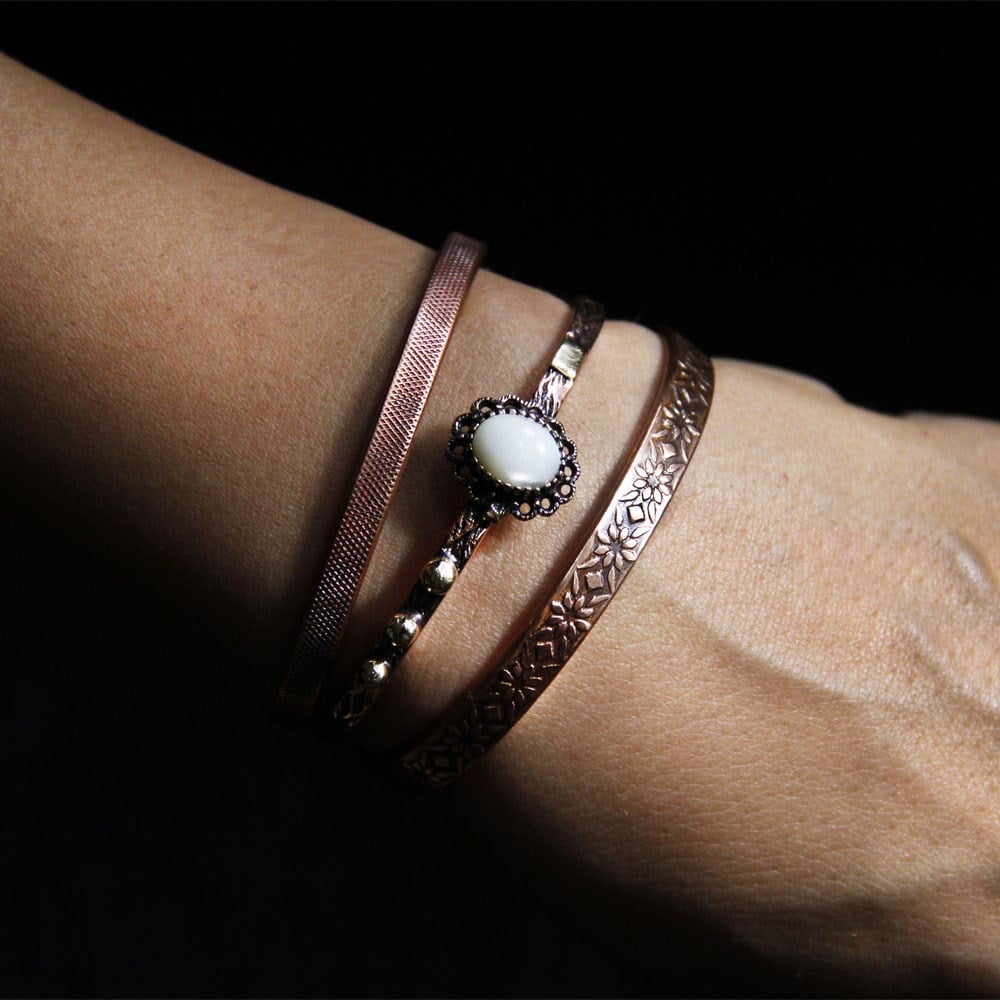 Coho Objet-Coho Tılsım Sedef Taşlı & Dokulu & çiçek Motifli El İşleme Bakır Bileklik Seti-COHO Tılsım Takılar-1-Milagron.com