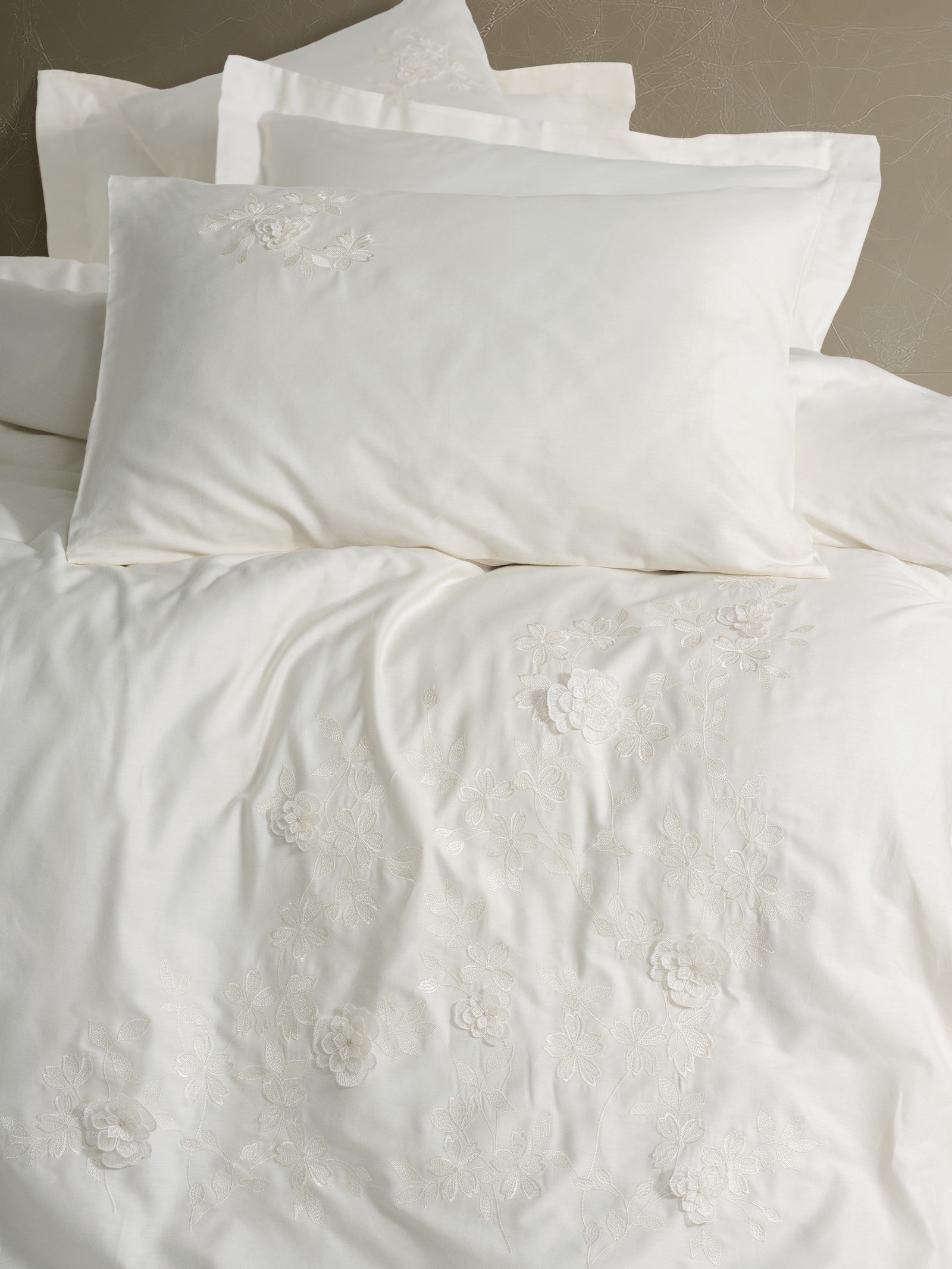 Cotton Box-3D Nakışlı Saten Çift Kişilik Nevresim Takımı Chic Ekru-Nevresim Takımı-2-Milagron.com