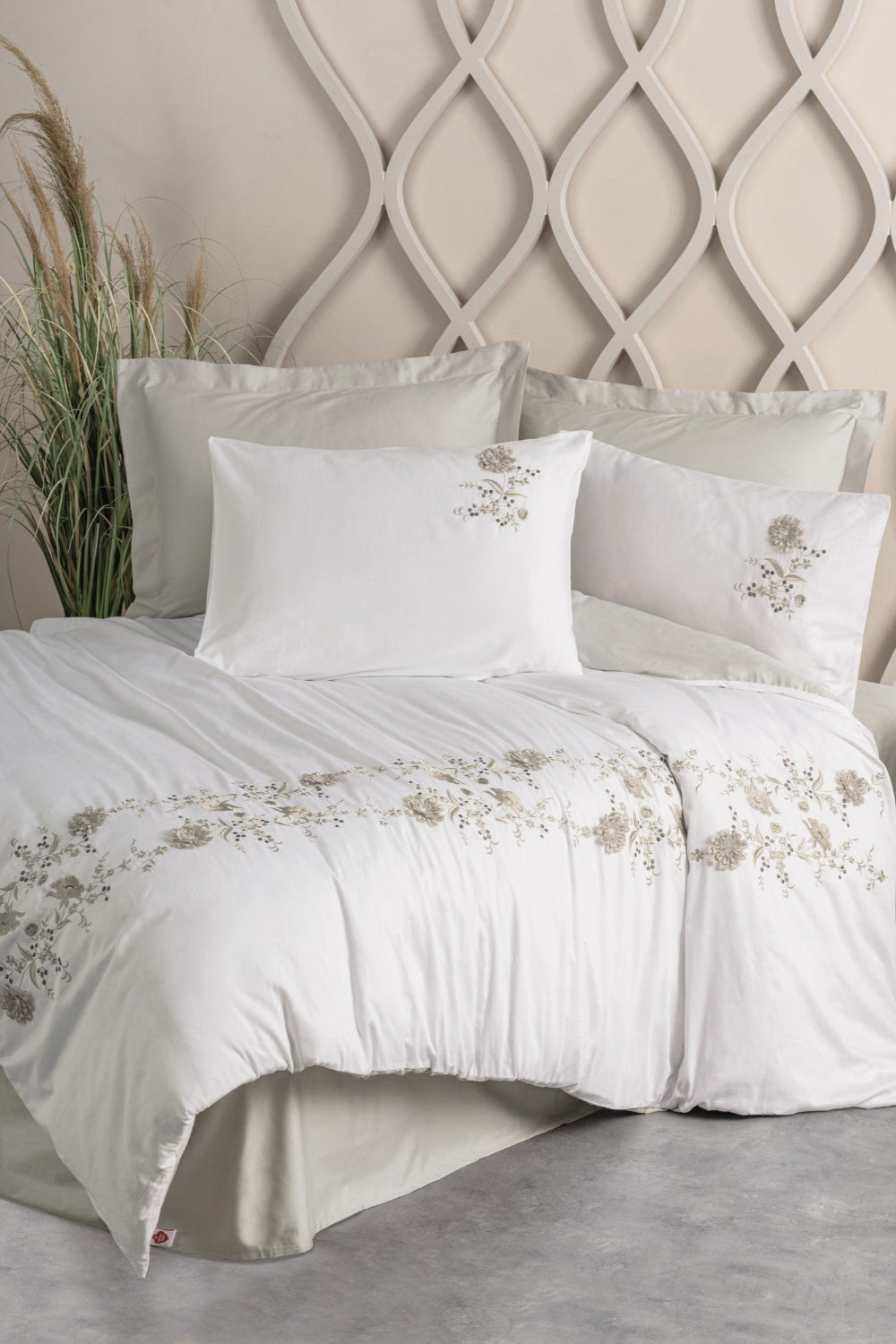 Cotton Box-3D Nakışlı Saten Çift Kişilik Nevresim Takımı Urian Bej-Nevresim Takımı-1-Milagron.com