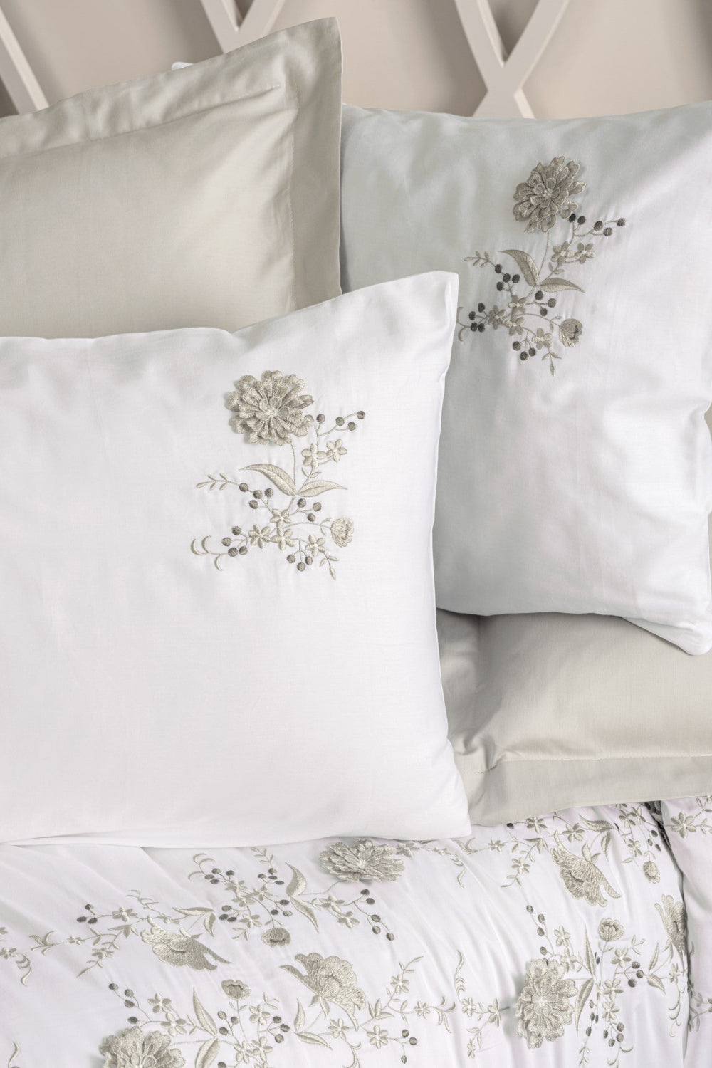 Cotton Box-3D Nakışlı Saten Çift Kişilik Nevresim Takımı Urian Bej-Nevresim Takımı-2-Milagron.com