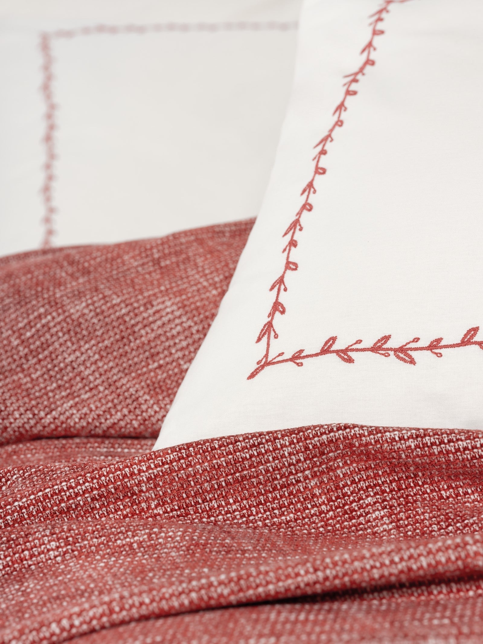 Cotton Box-Embrova Şönil Çift Kişilik Yatak Örtüsü/Pike Takımı Loom Bordo-Nevresim Takımı-3-Milagron.com