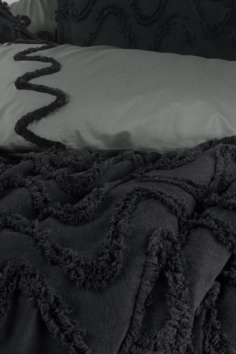 Cotton Box-Limi Çift Kişilik Yatak Örtülü Nevresim Takımı Viggo Siyah-Yatak Örtüsü-2-Milagron.com