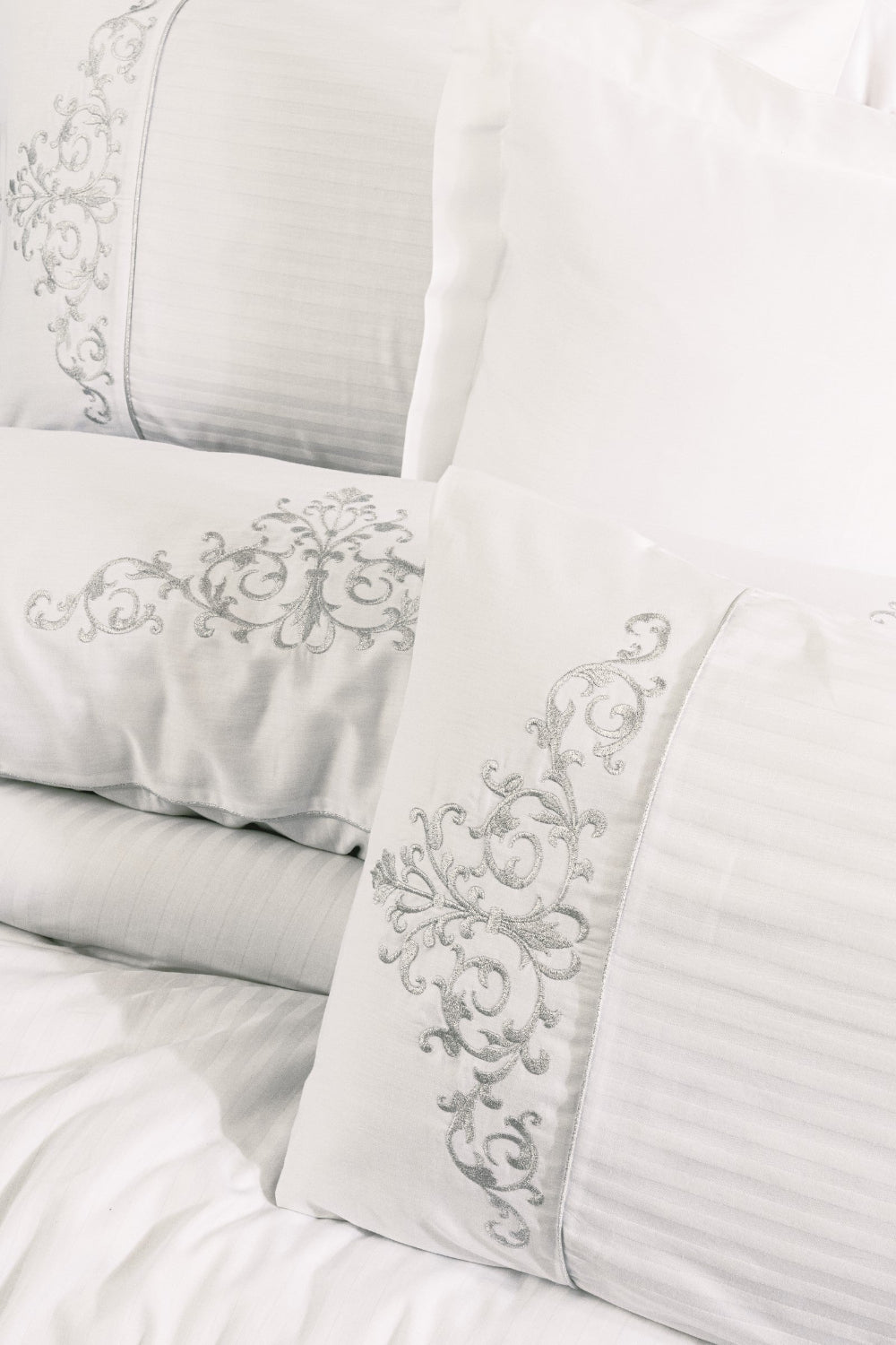 Cotton Box-Cotton Box Nakışlı Saten çift Kişilik Nevresim Takımı Genny Beyaz-Çift Kişilik Nevresim Takımı-2-Milagron.com