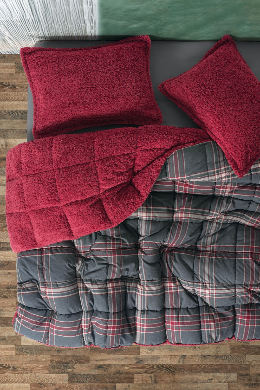 Cozy Home-Festive Çift Kişilik Çift Taraflı Peluş Yorgan Noel Kırmızı-Yorgan-1-Milagron.com