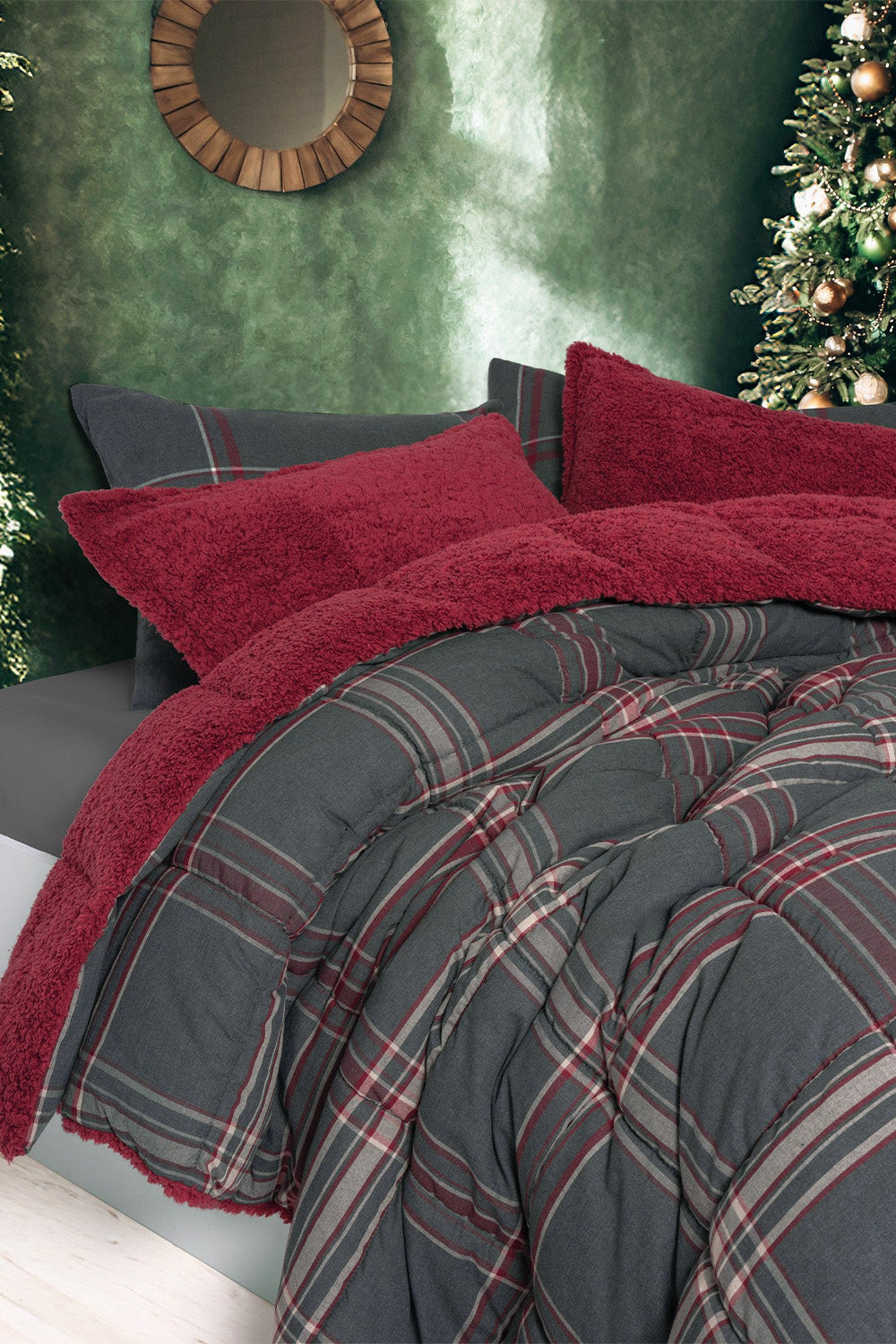 Cozy Home-Festive Çift Kişilik Çift Taraflı Peluş Yorgan Noel Kırmızı-Yorgan-6-Milagron.com