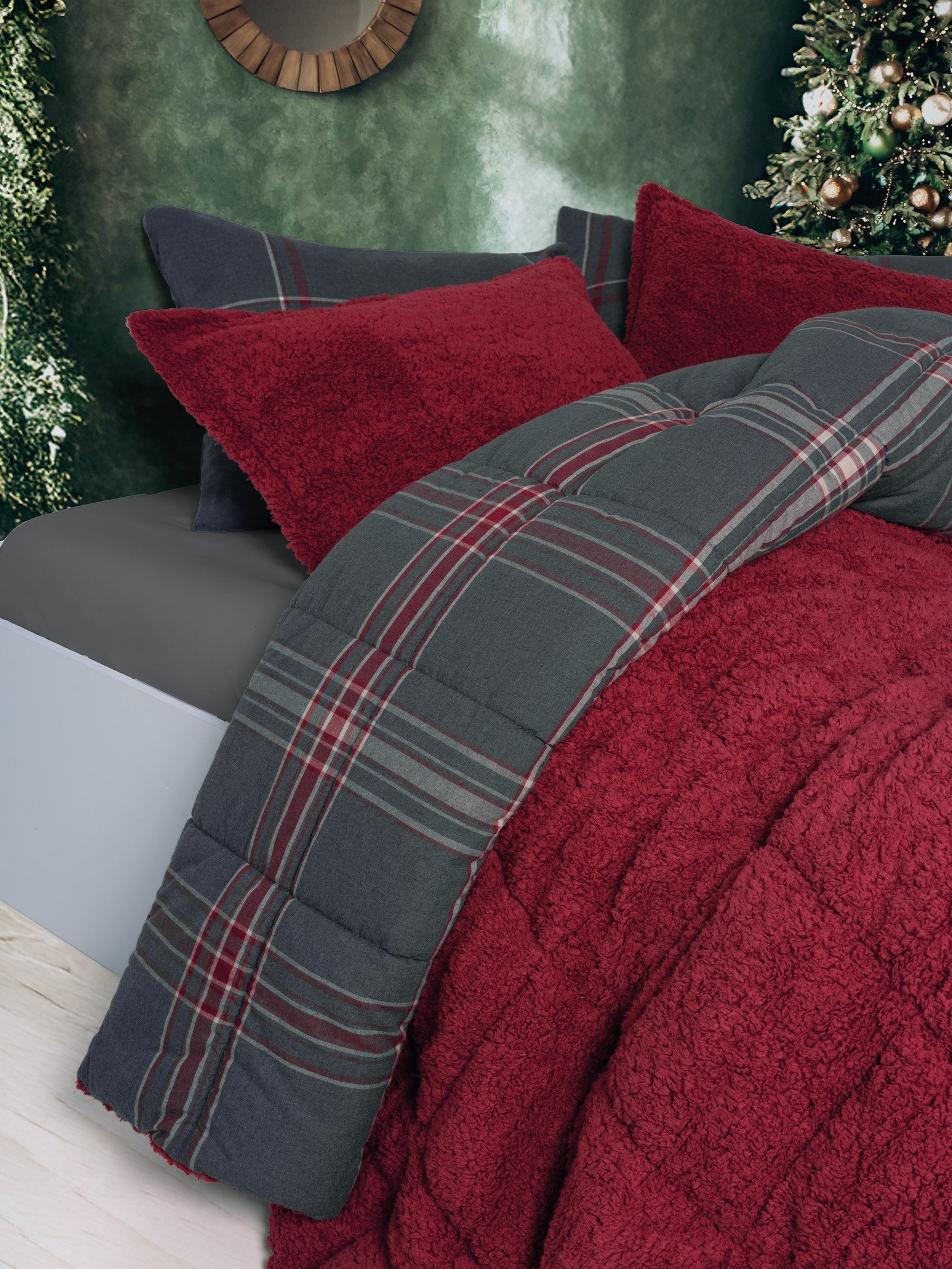 Cozy Home-Festive Çift Kişilik Çift Taraflı Peluş Yorgan Noel Kırmızı-Yorgan-7-Milagron.com