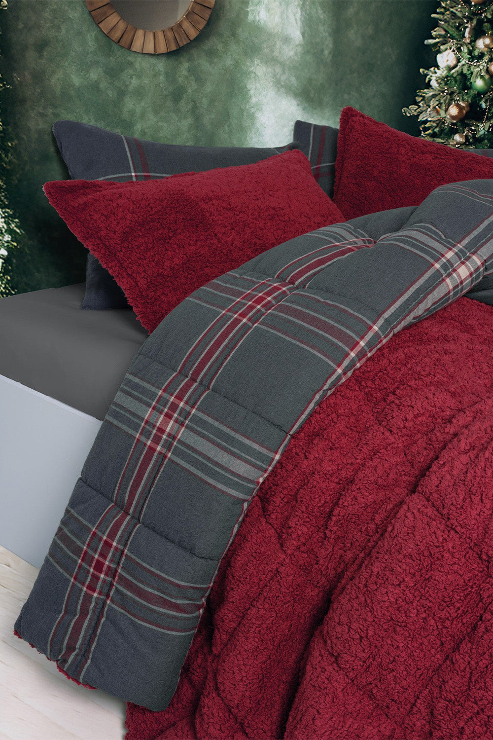 Cozy Home-Festive Çift Kişilik Çift Taraflı Peluş Yorgan Noel Kırmızı-Yorgan-7-Milagron.com