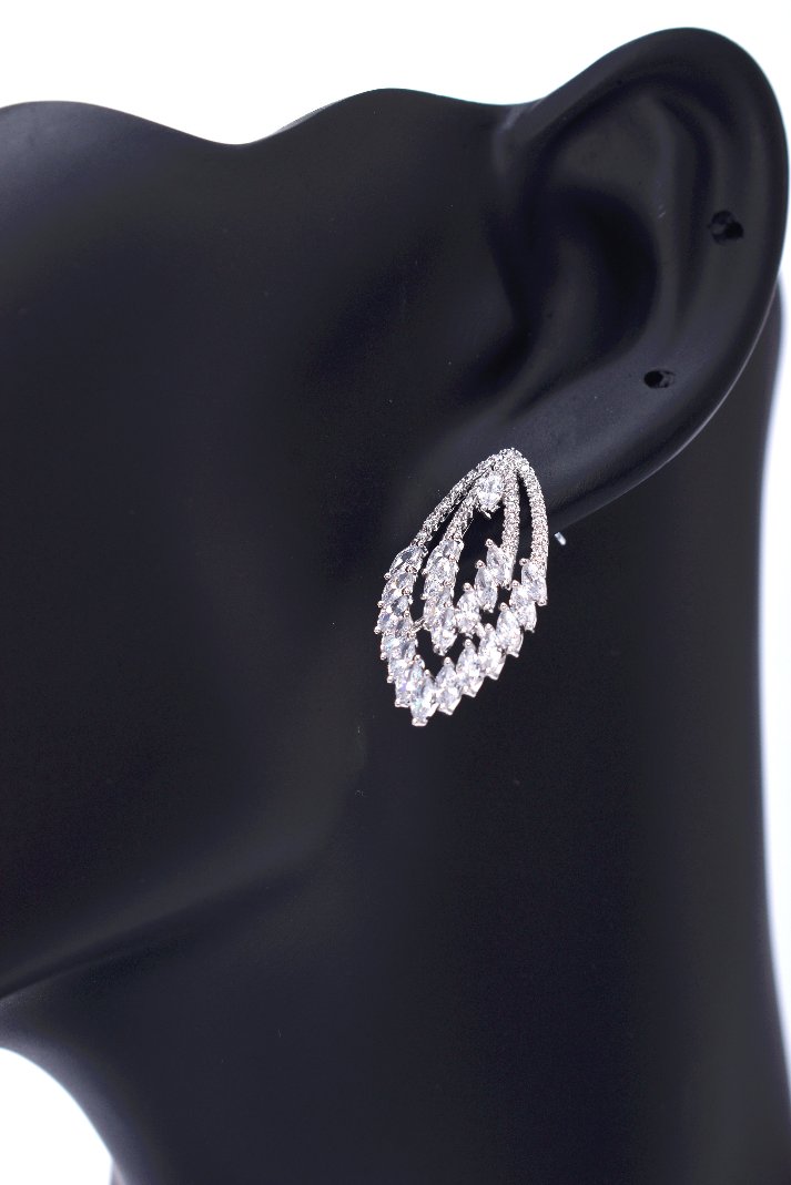 Damla Kalender-Diamond Almond Earrings-Küpe-4-Milagron.com