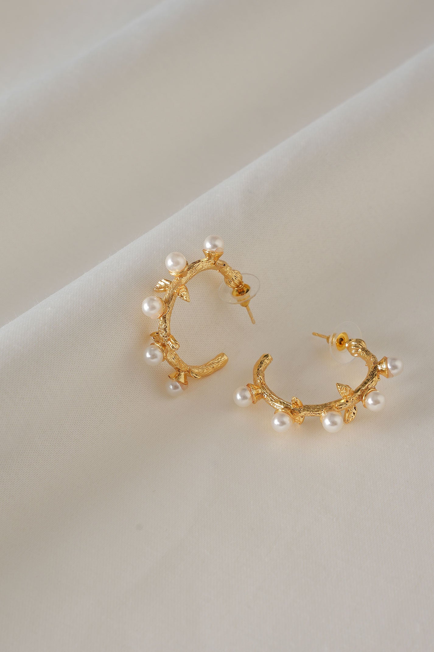Damla Kalender-Helen Pearl Earrings-Küpe-2-Milagron.com