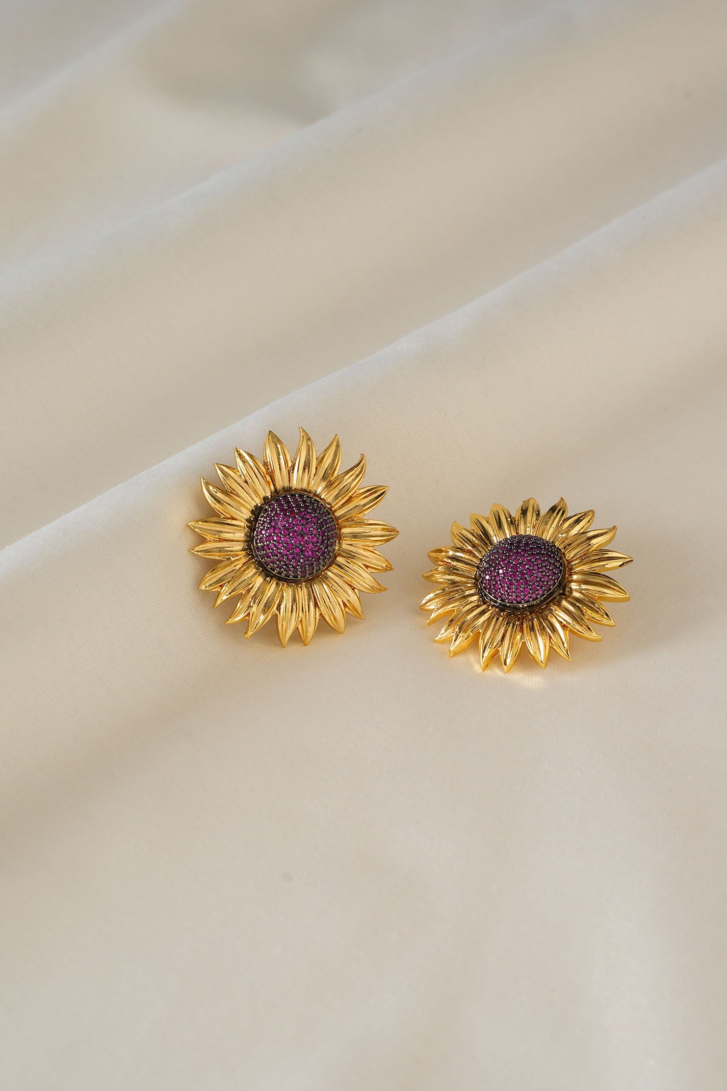 Damla Kalender-Sunflower Red Earrings-Küpe-2-Milagron.com