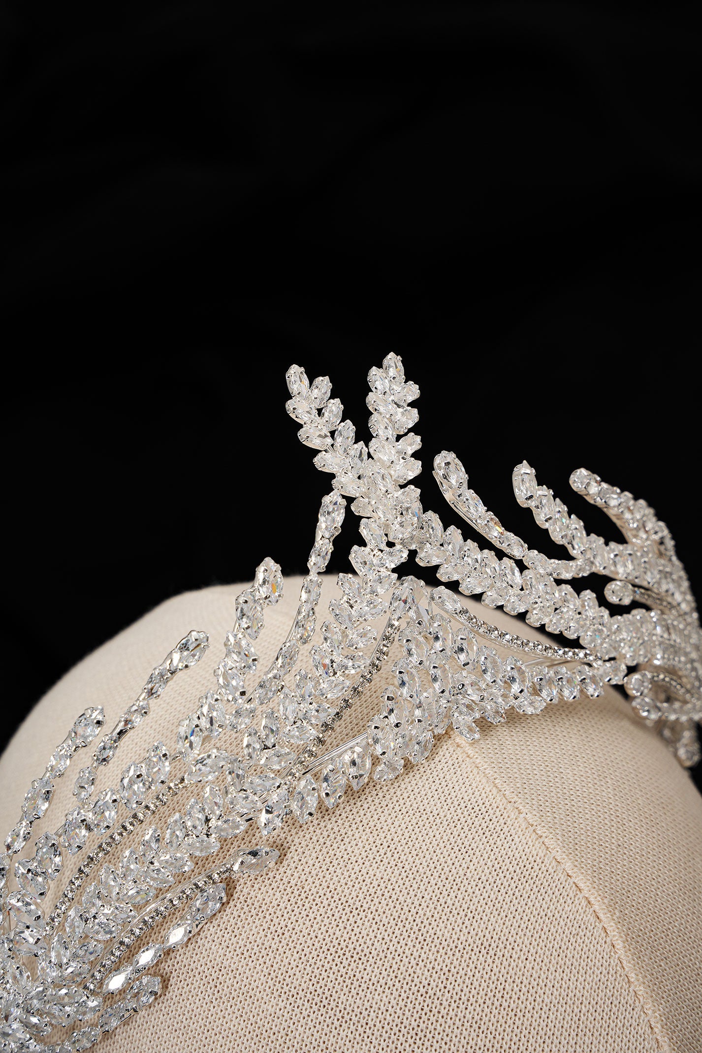 Damla Kalender-Tiara Of Phoebe-Saç Aksesuarı-5-Milagron.com