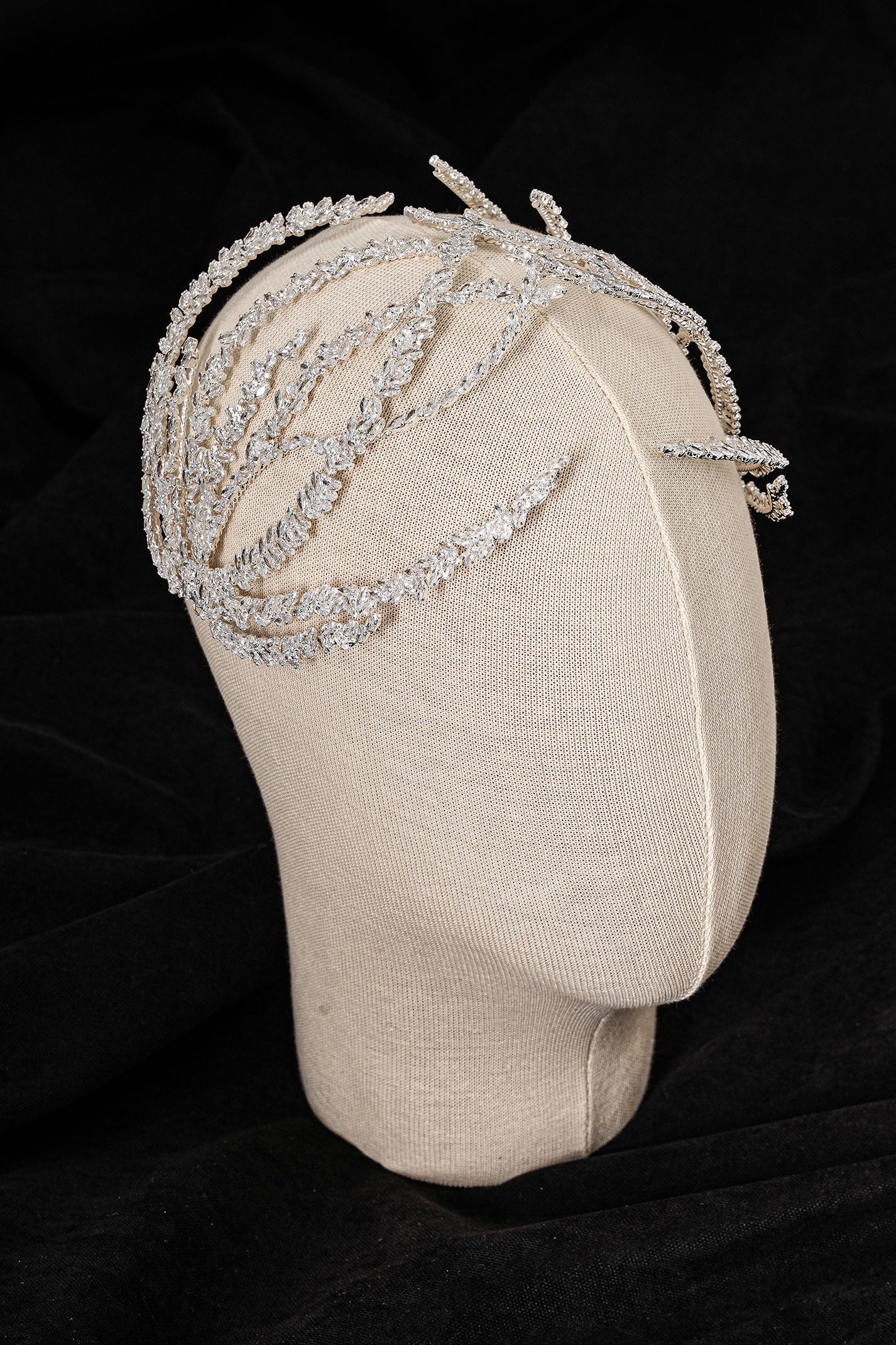 Damla Kalender-Tiara Of Theia-Saç Aksesuarı-3-Milagron.com