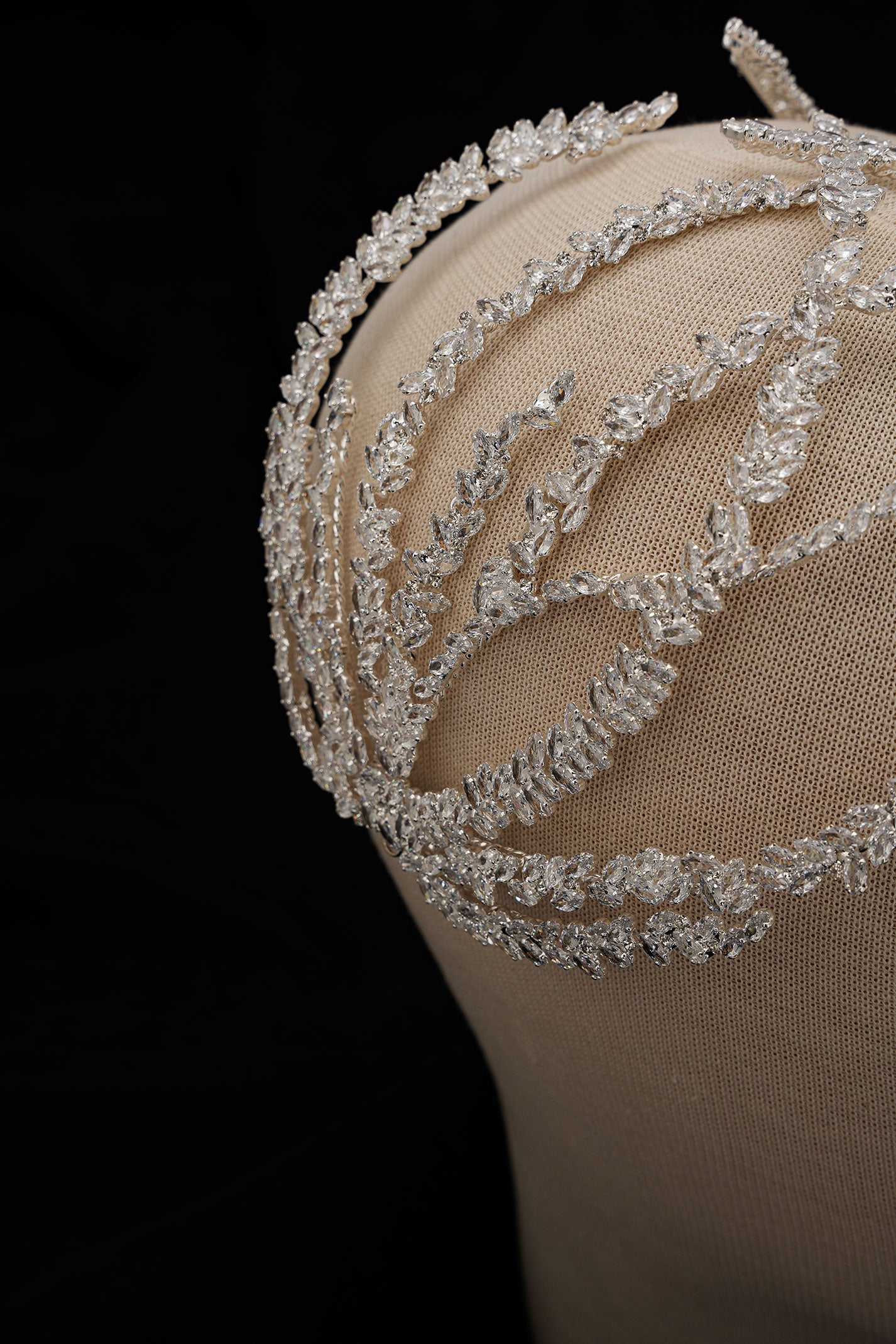 Damla Kalender-Tiara Of Theia-Saç Aksesuarı-4-Milagron.com