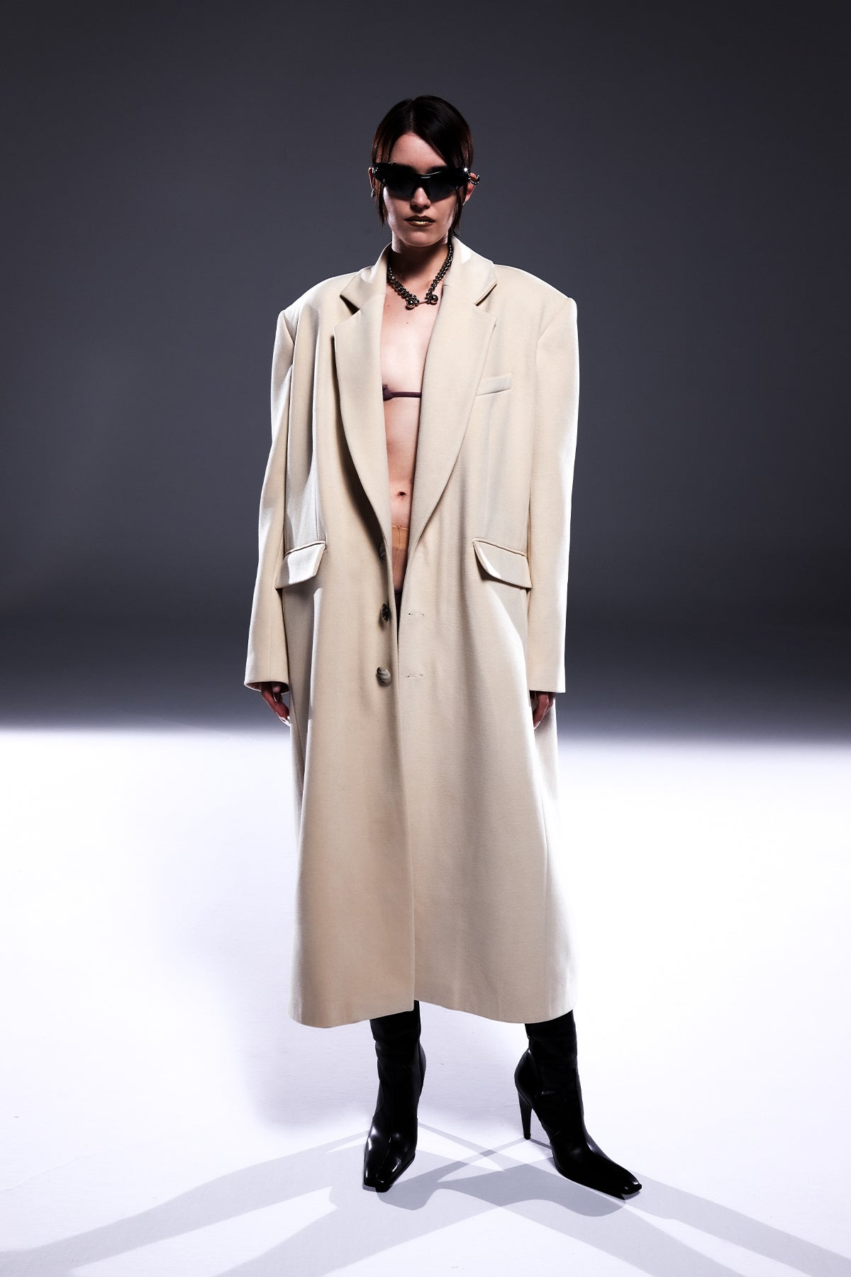 Death Is Easy-Vanilla Oversize Coat With Shoulder Pads-Kaban-1-Milagron.com