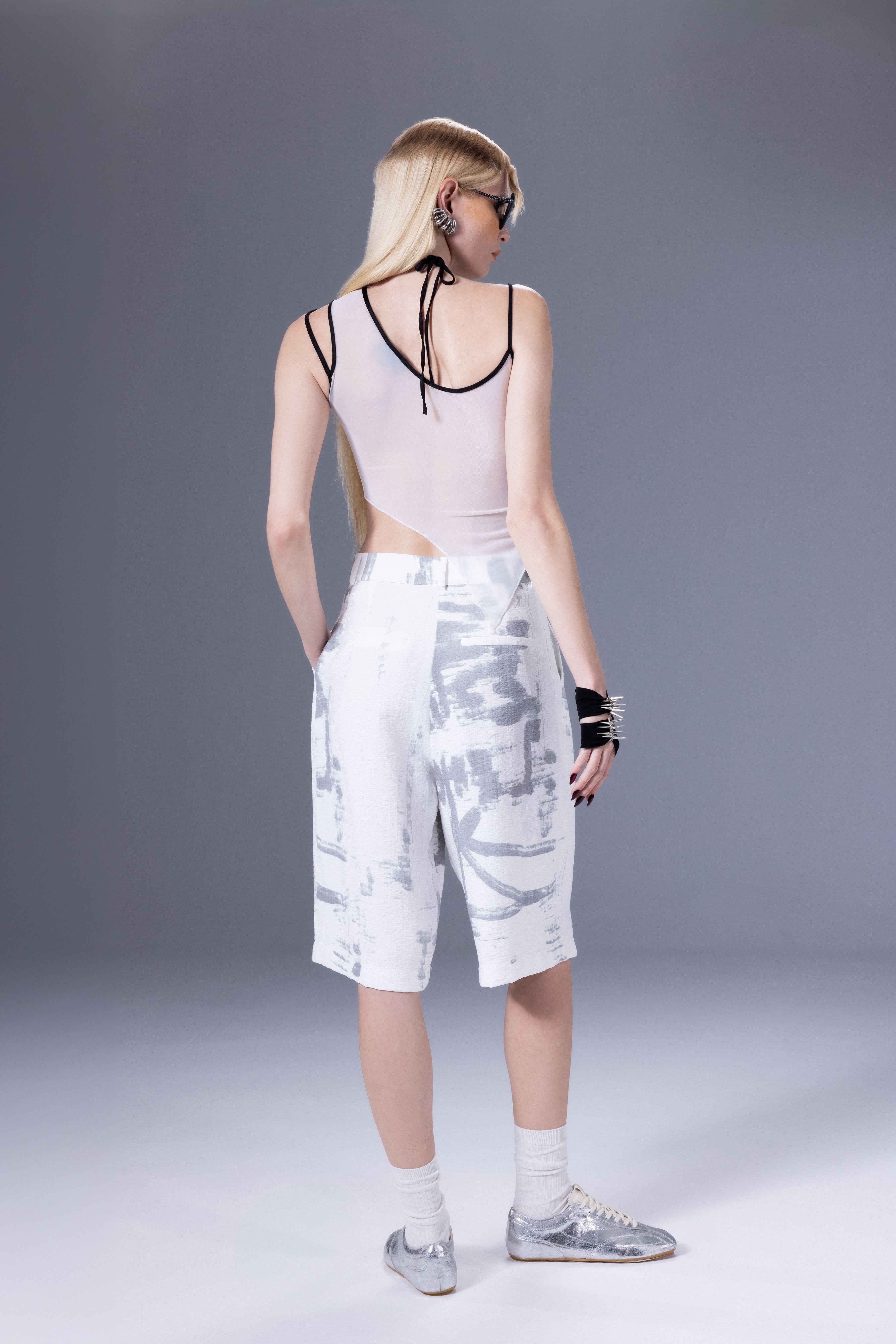 Death Is Easy-White Calligraphy Pleated Jorts-Şort-2-Milagron.com