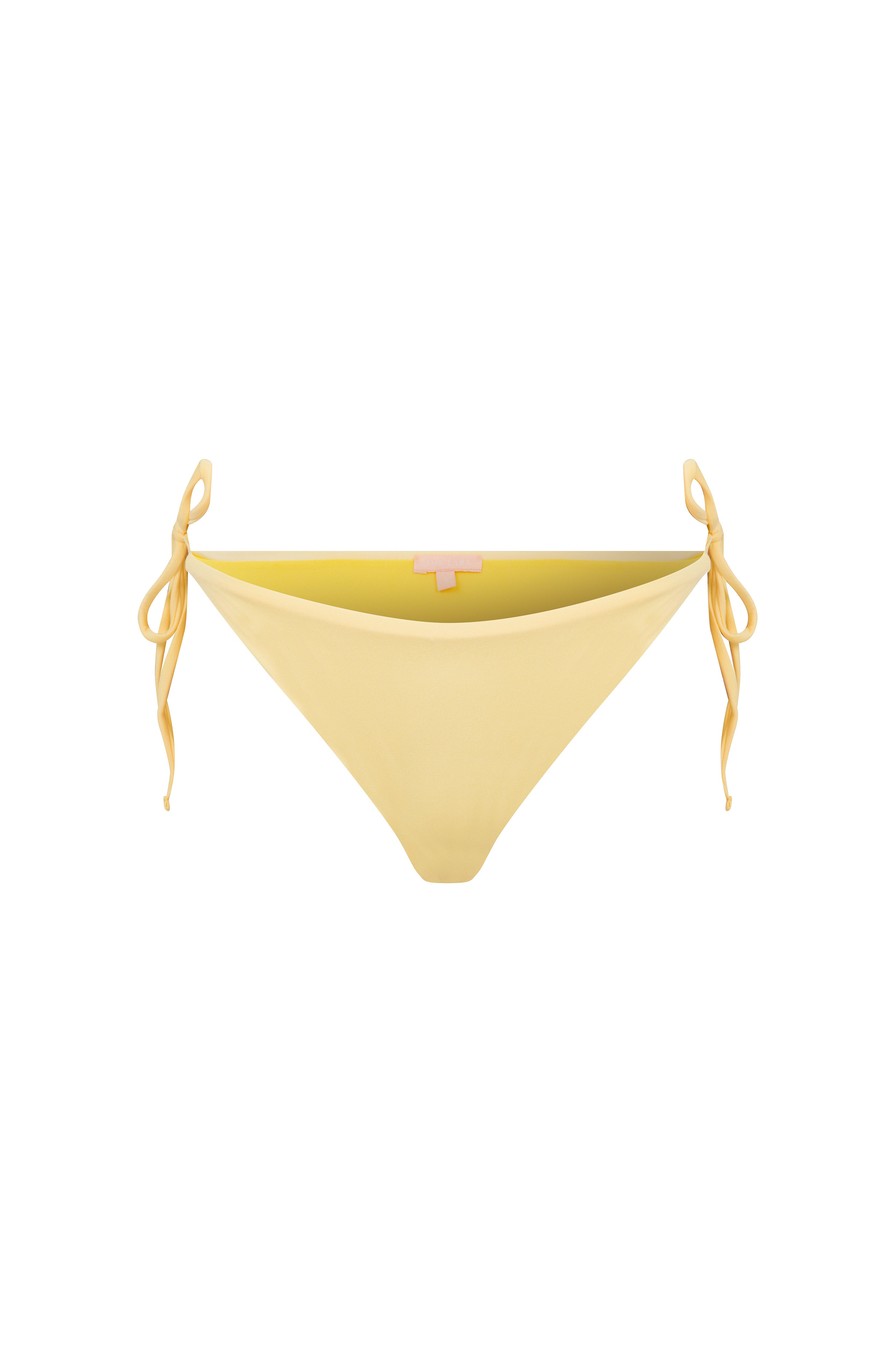 Laura Bikini