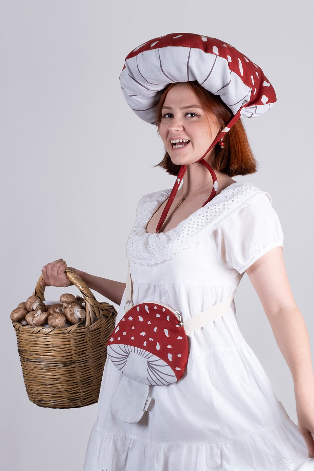 Design Vira-Red Mushroom-Bel Çantası-1-Milagron.com