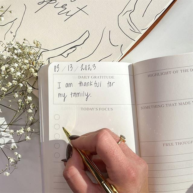 Designwork Ink-Gratitude Journal Brings You Joy Şükür Günlüğü-Defter-2-Milagron.com