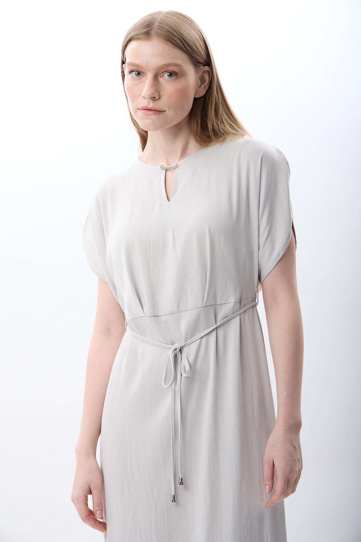 Diagonal-Belden Bağlamalı Yırtmaçlı Elbise (Gri)-ELBİSE-6-Milagron.com