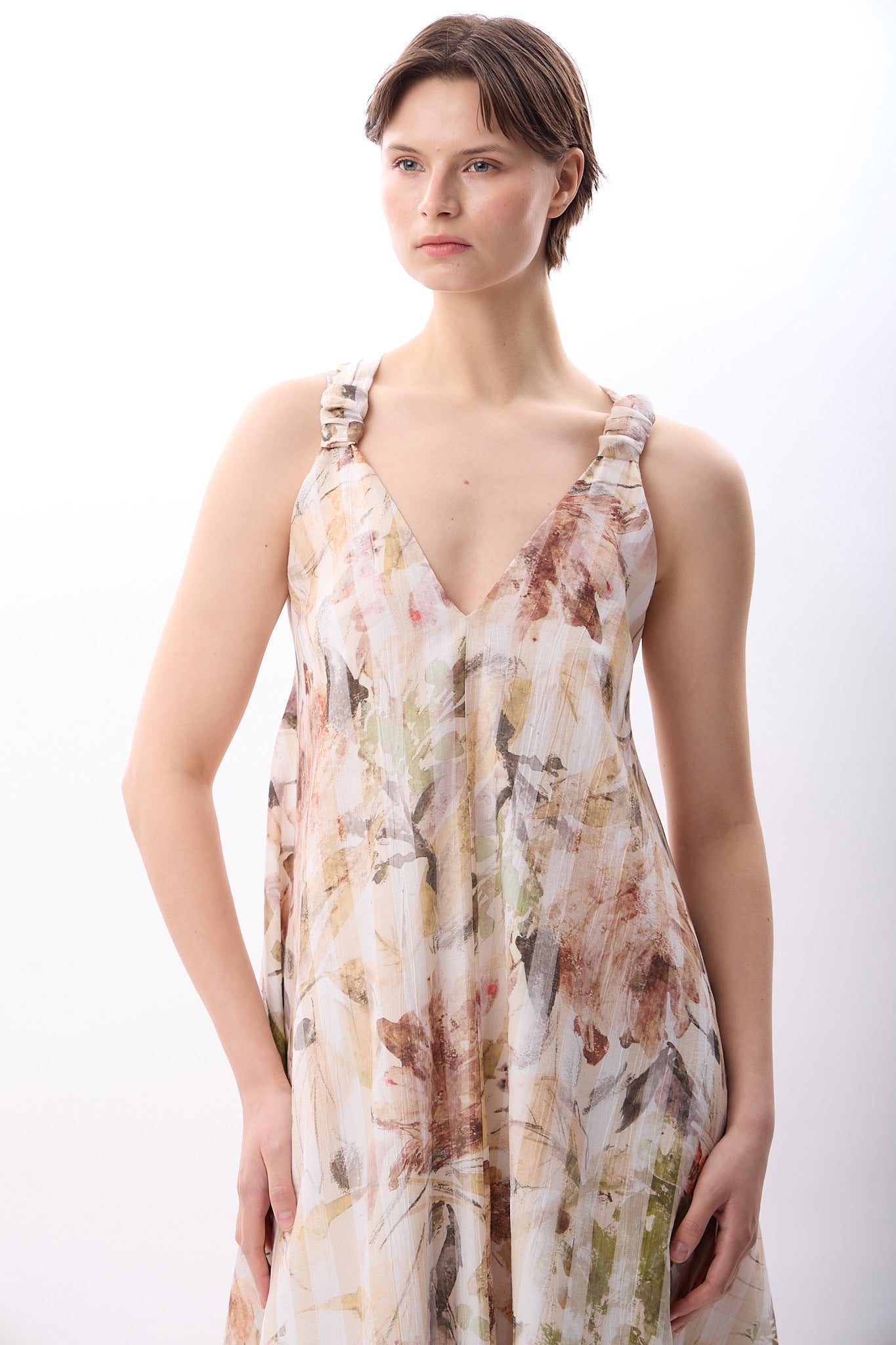 Diagonal-Desenli Ve Dökümlü Maxi Elbise (Bej)-ELBİSE-2-Milagron.com