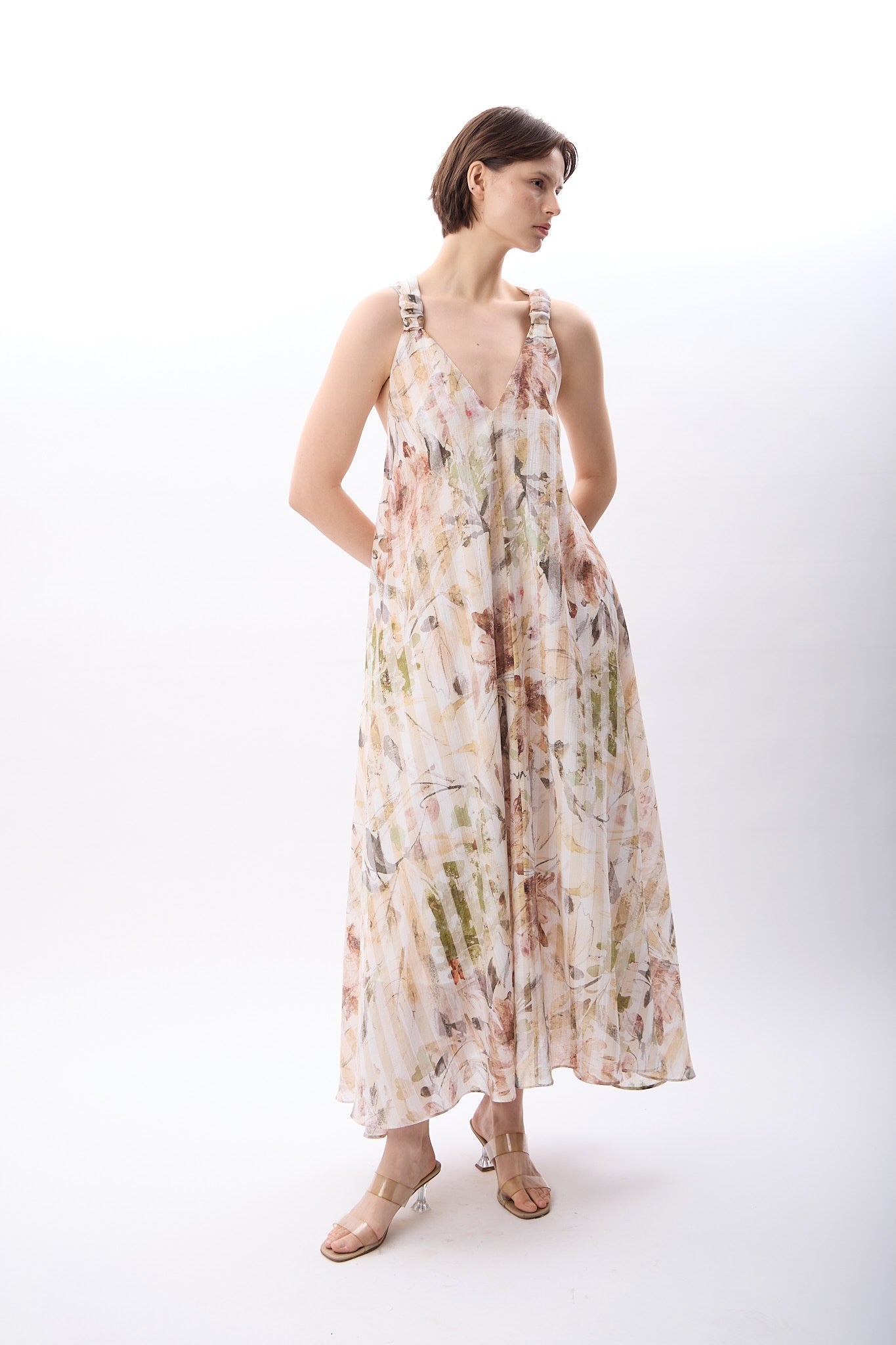 Diagonal-Desenli Ve Dökümlü Maxi Elbise (Bej)-ELBİSE-6-Milagron.com