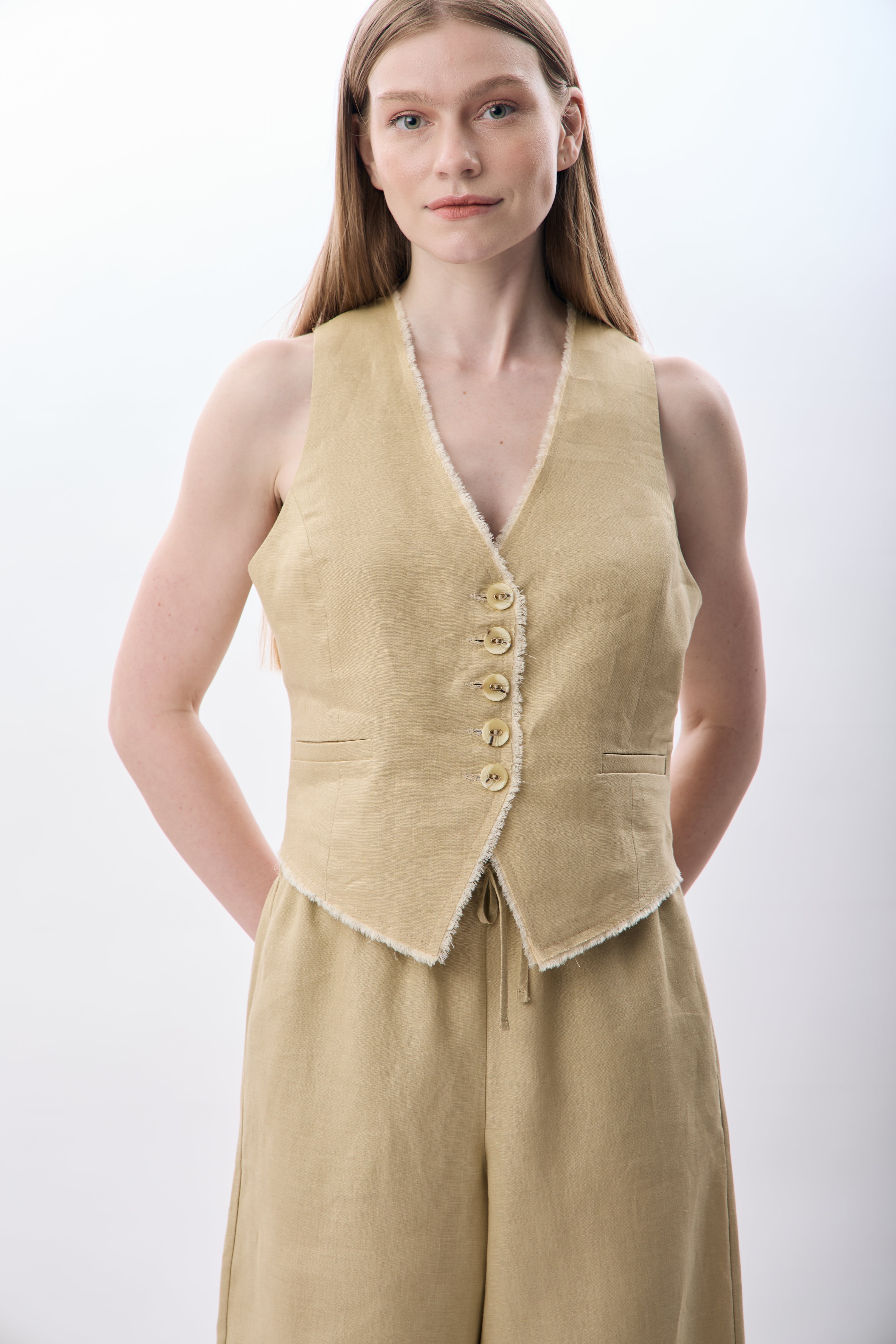 Diagonal-Düğmeli Keten Kolsuz Yelek (Bej)-YELEK-1-Milagron.com