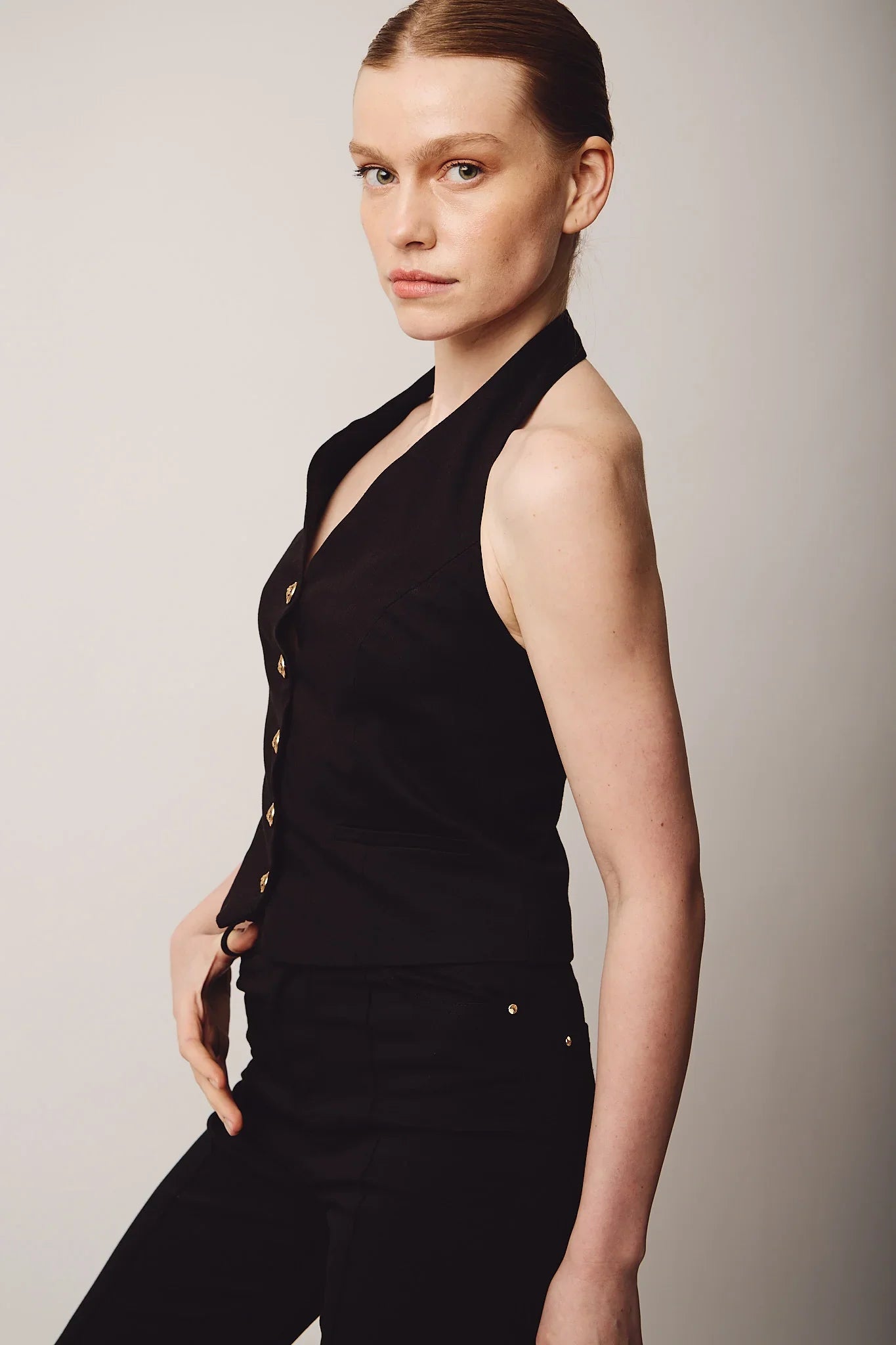 Diagonal-Halter Yaka Düğmeli Yelek-Yelek-3-Milagron.com