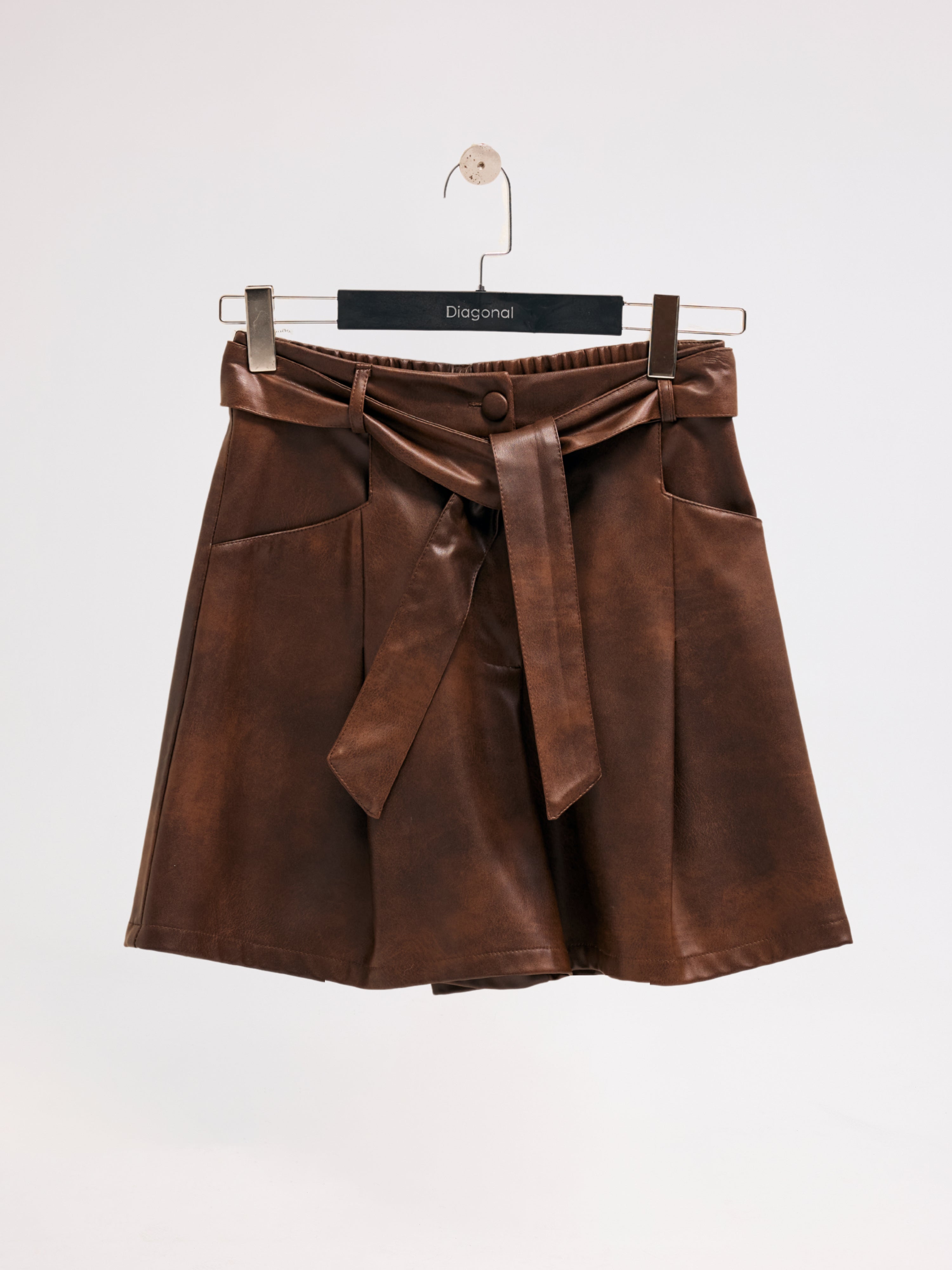 Diagonal-Kahverengi Deri Şort-Şort-7-Milagron.com