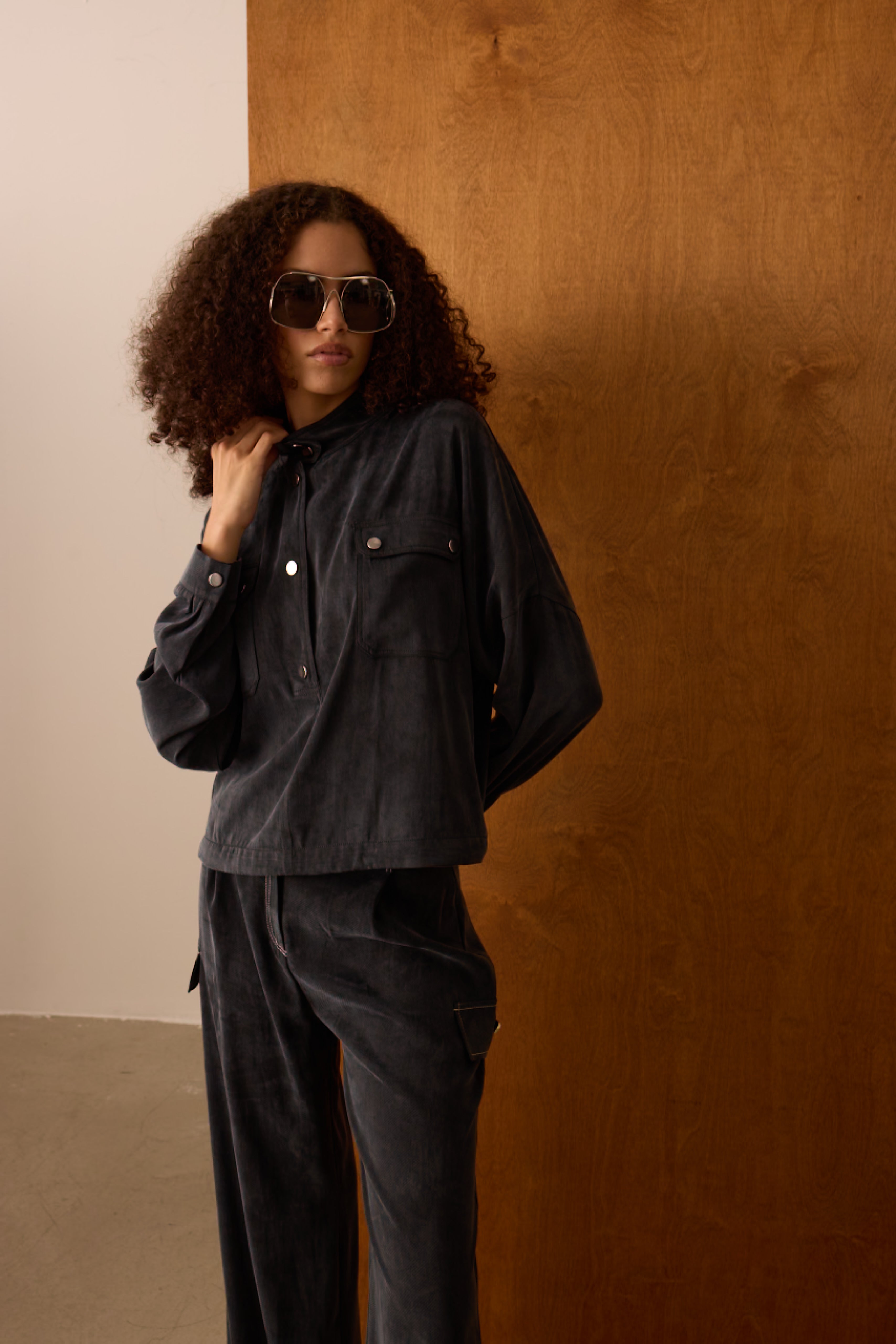 Diagonal-Metal Düğmeli Siyah Bluz-Bluz-4-Milagron.com