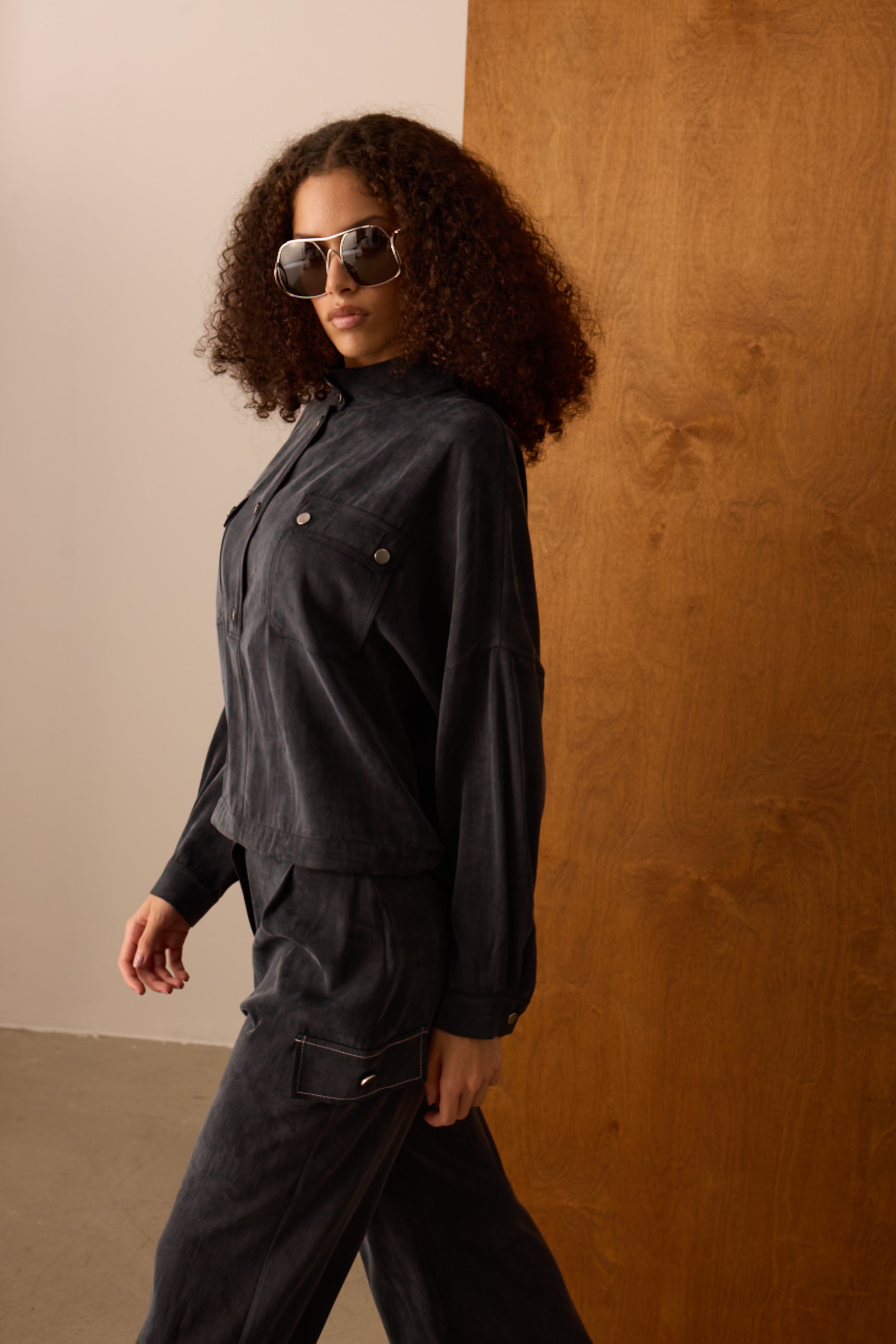 Diagonal-Metal Düğmeli Siyah Bluz-Bluz-6-Milagron.com