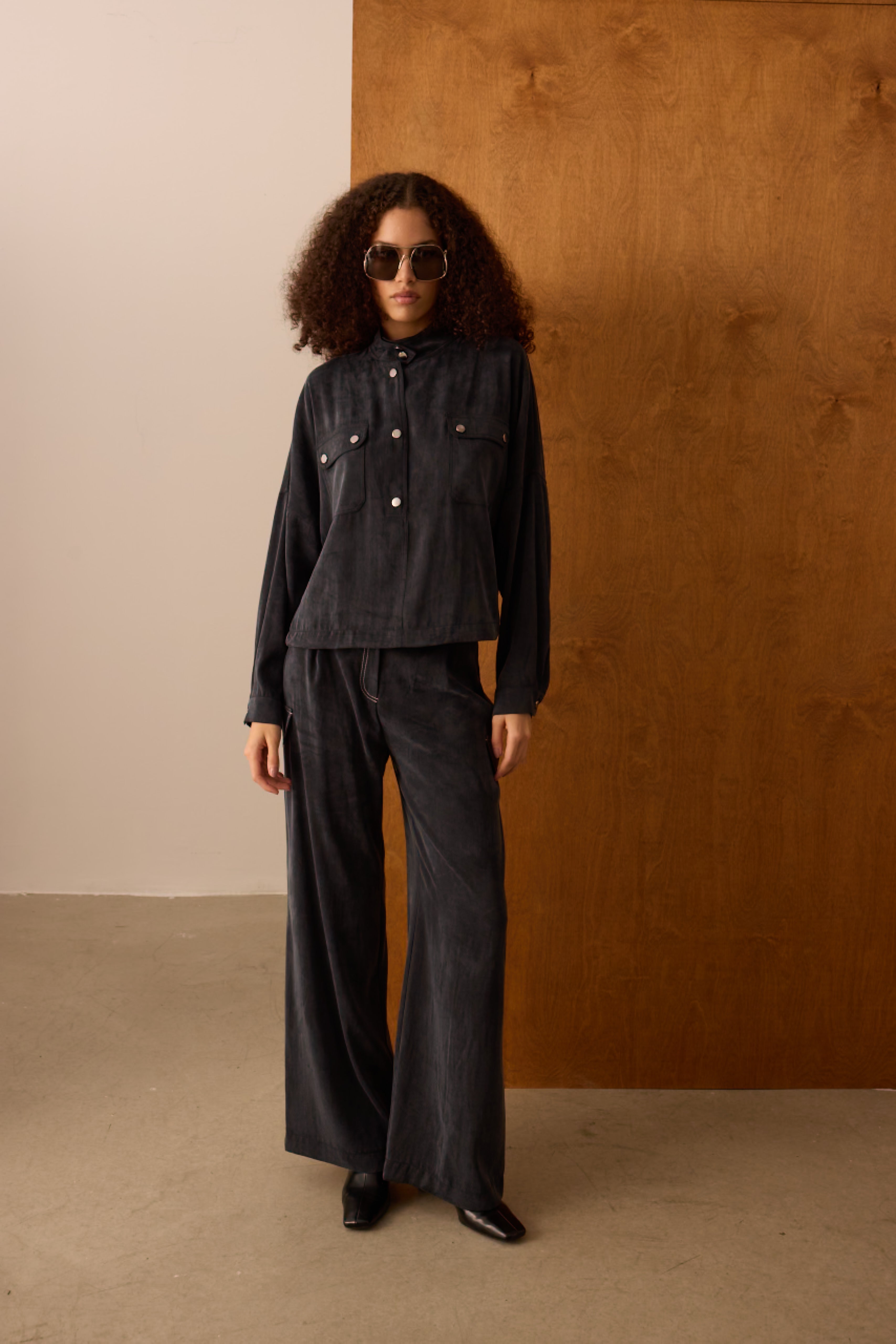 Diagonal-Metal Düğmeli Siyah Bluz-Bluz-7-Milagron.com