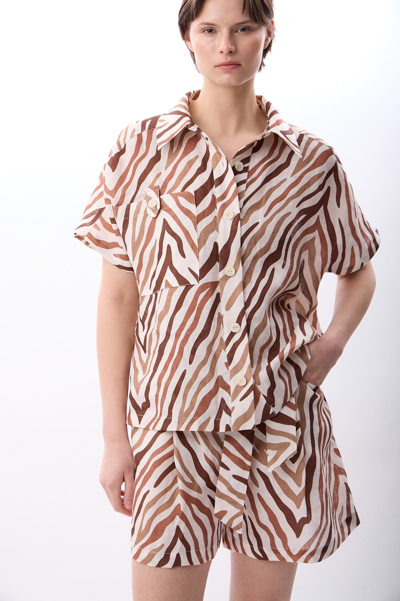 Diagonal-Zebra Desenli Kısa Şort-Elbise-1-Milagron.com