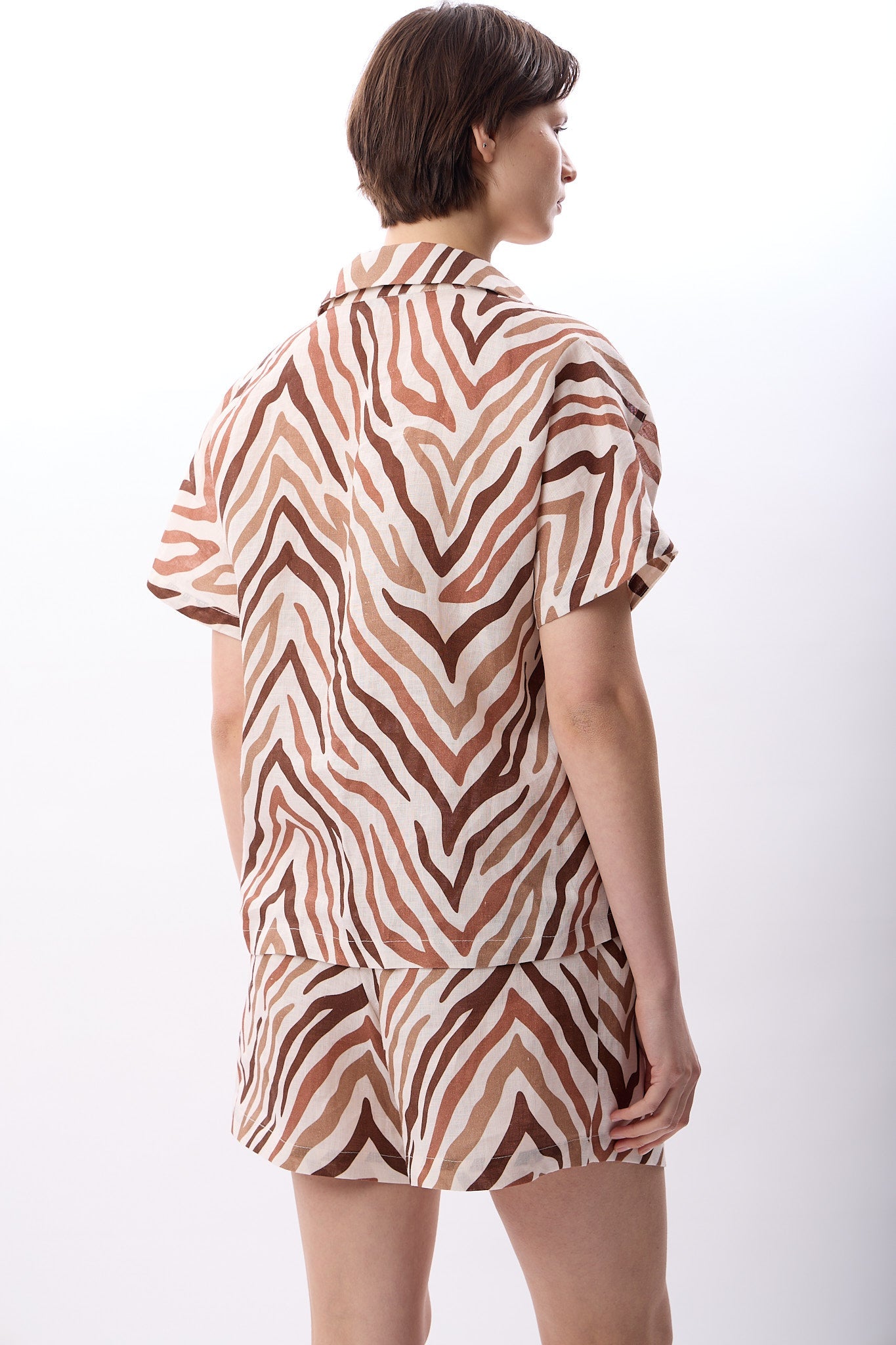 Diagonal-Zebra Desenli Kısa Şort-Elbise-4-Milagron.com