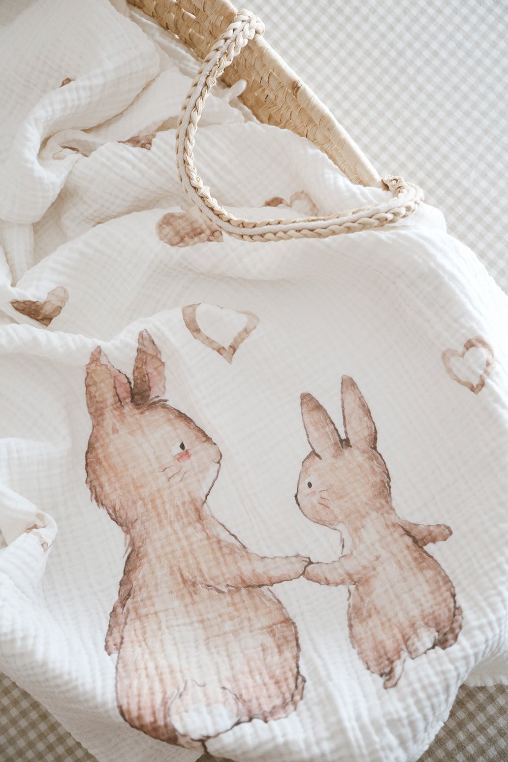 DoDo'S Baby-Dört Katli Kalpli̇ Tavşan Ai̇lesi̇ Desenli̇ Organi̇k Müsli̇n Örtü-Yatak Örtüsü-1-Milagron.com