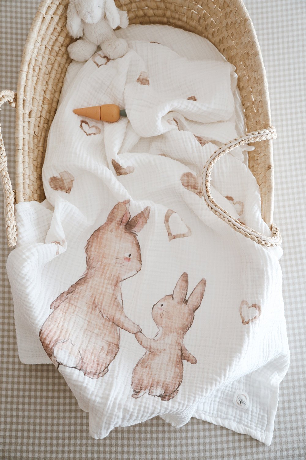 DoDo'S Baby-Dört Katli Kalpli̇ Tavşan Ai̇lesi̇ Desenli̇ Organi̇k Müsli̇n Örtü-Yatak Örtüsü-3-Milagron.com