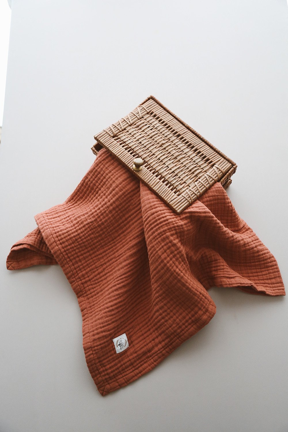 DoDo'S Baby-Dört Katli Ki̇remi̇t Renk Düz Desen Organi̇k Müsli̇n Örtü-Yatak Örtüsü-1-Milagron.com