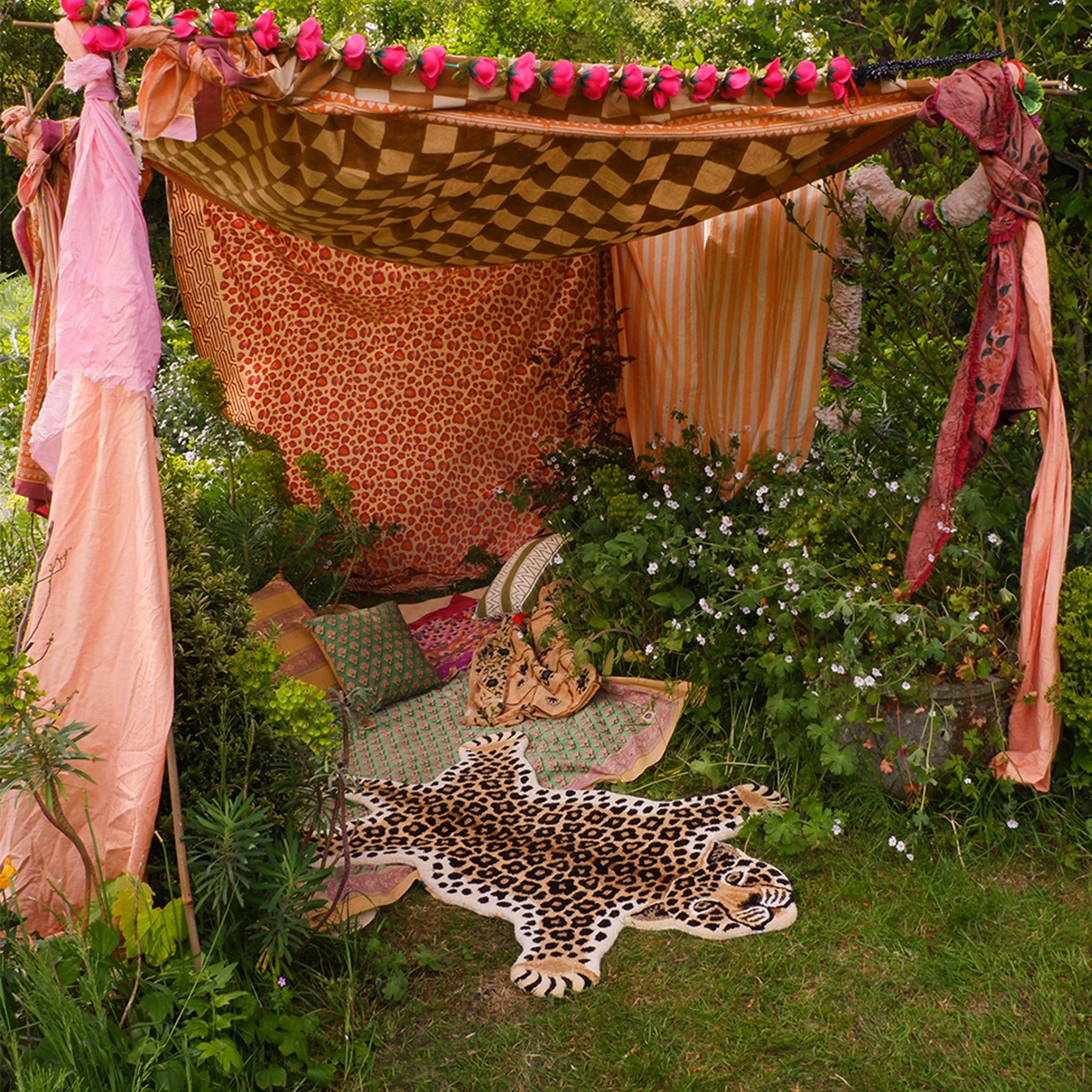 Çılgın Leopar Figürlü Büyük Boy Halı ( 150Cm X 90Cm )