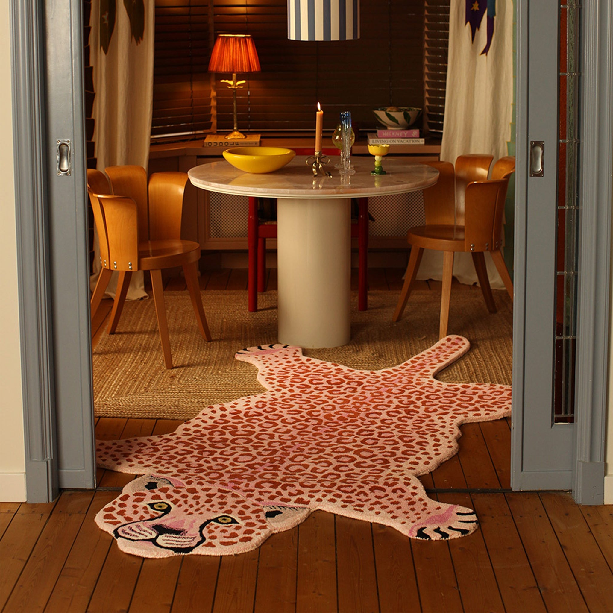 Pembe Leopar Figürlü Büyük Boy Halı ( 250Cm X 160Cm )