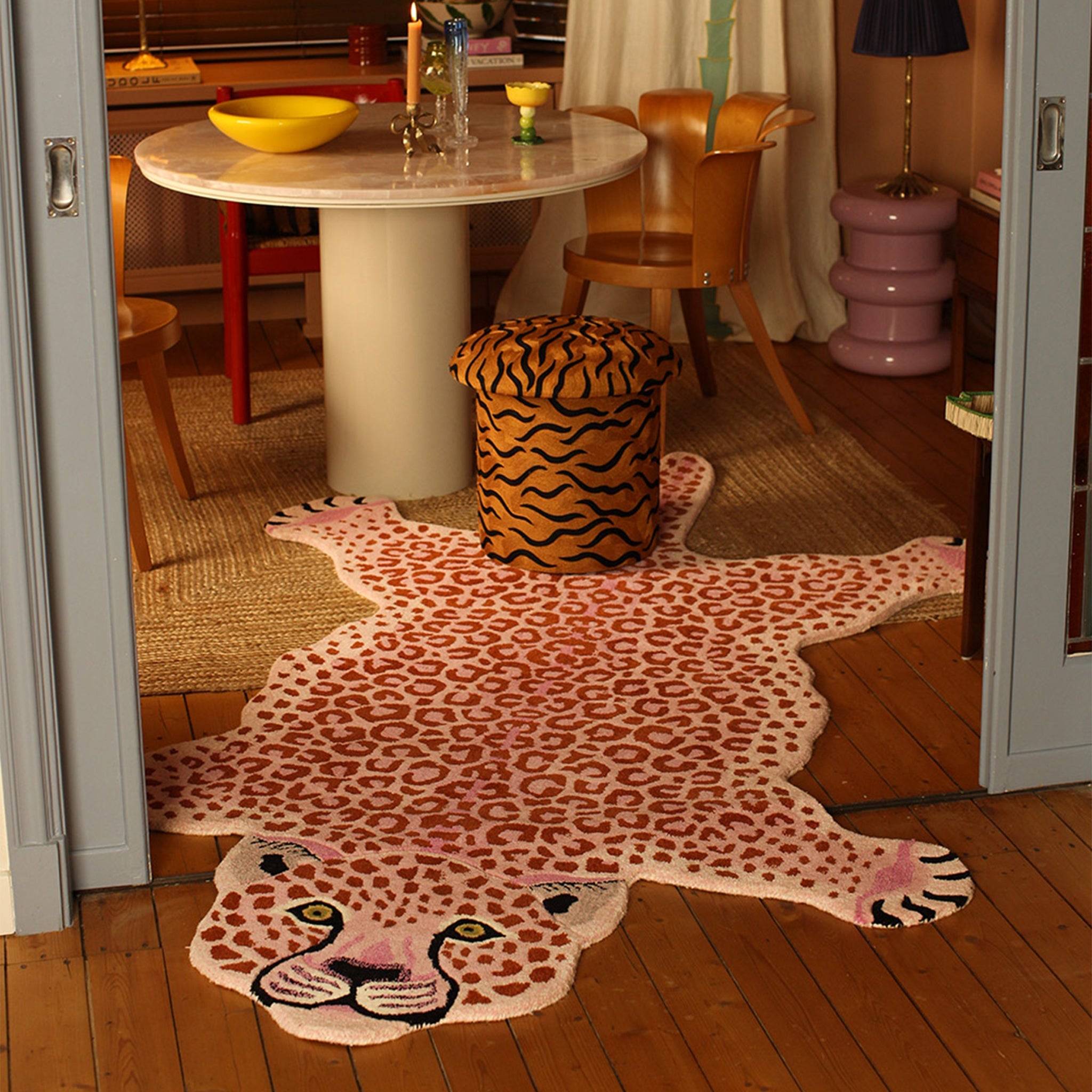 Pembe Leopar Figürlü Büyük Boy Halı ( 250Cm X 160Cm )