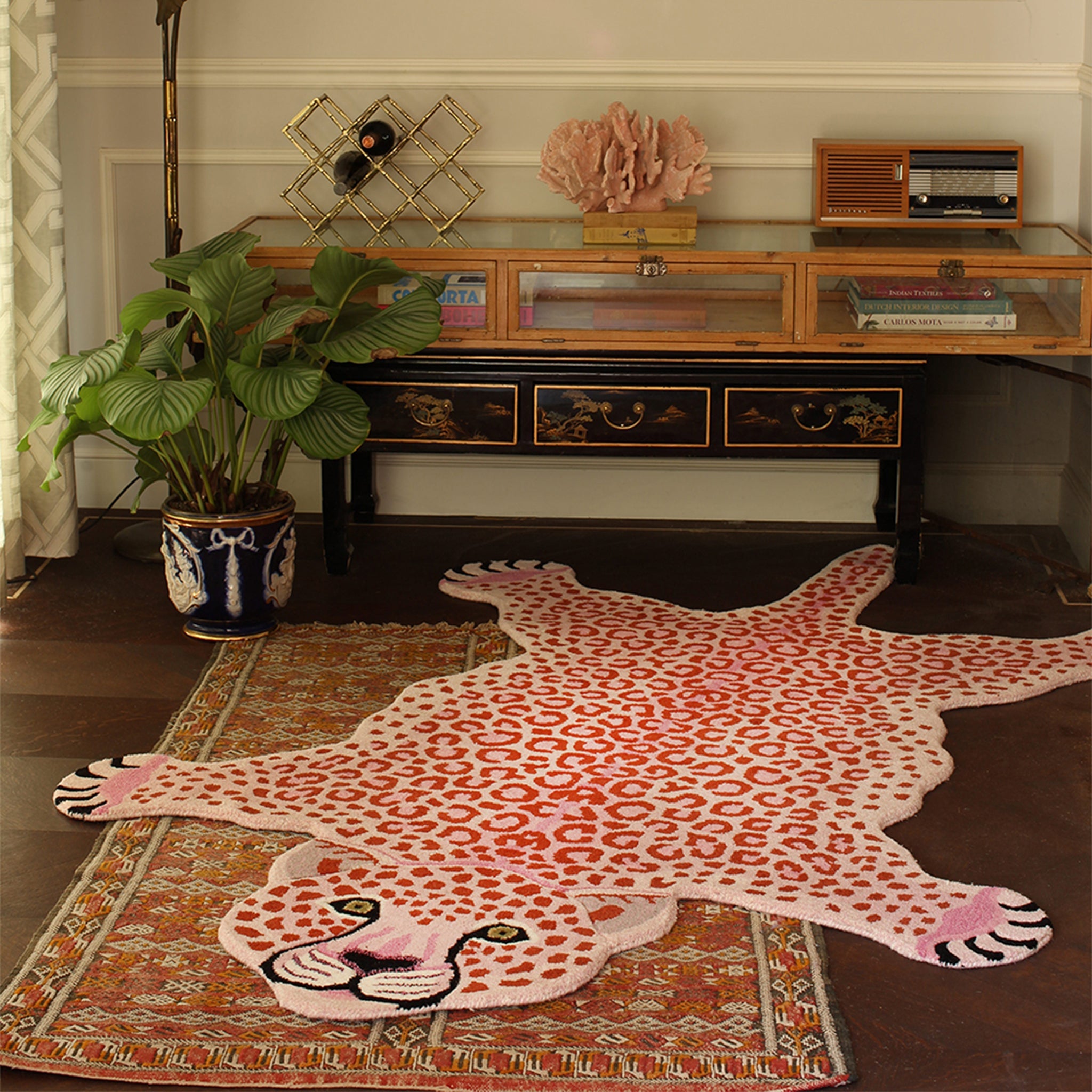 Pembe Leopar Figürlü Büyük Boy Halı ( 250Cm X 160Cm )